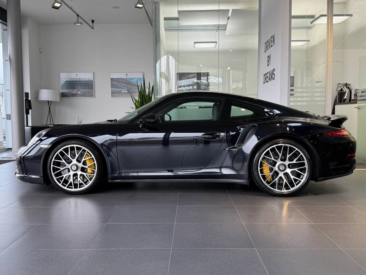 PORSCHE 911 Turbo S-showroom-element-1