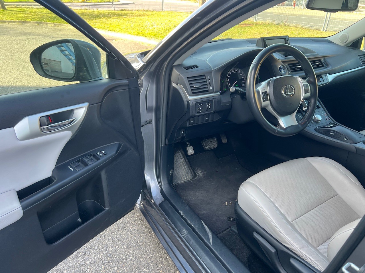 LEXUS CT 200h 1.8 excellence CVT-image-8