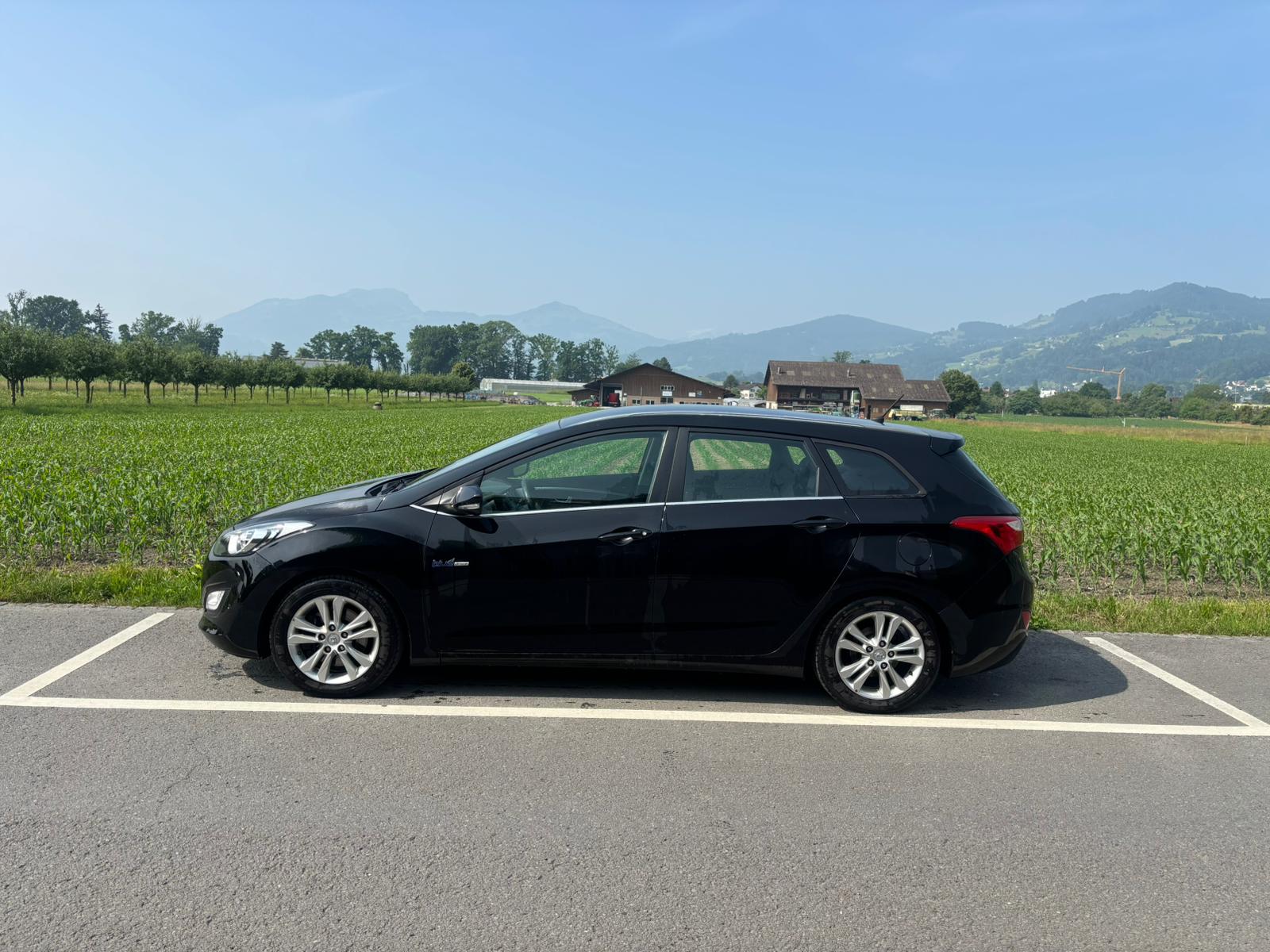 HYUNDAI i30 Wagon 1.6 CRDi Premium-showroom-element-1