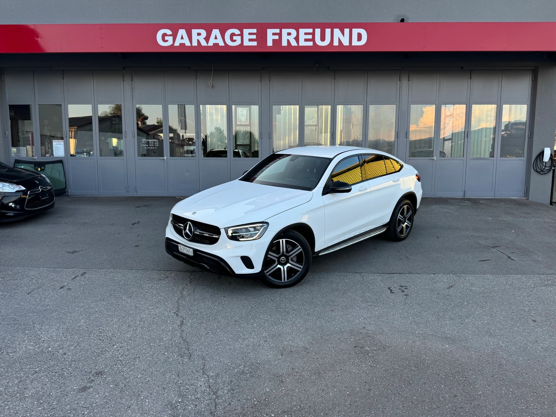 MERCEDES-BENZ GLC Coupé 300 4Matic 9G-Tronic-showroom-element-3