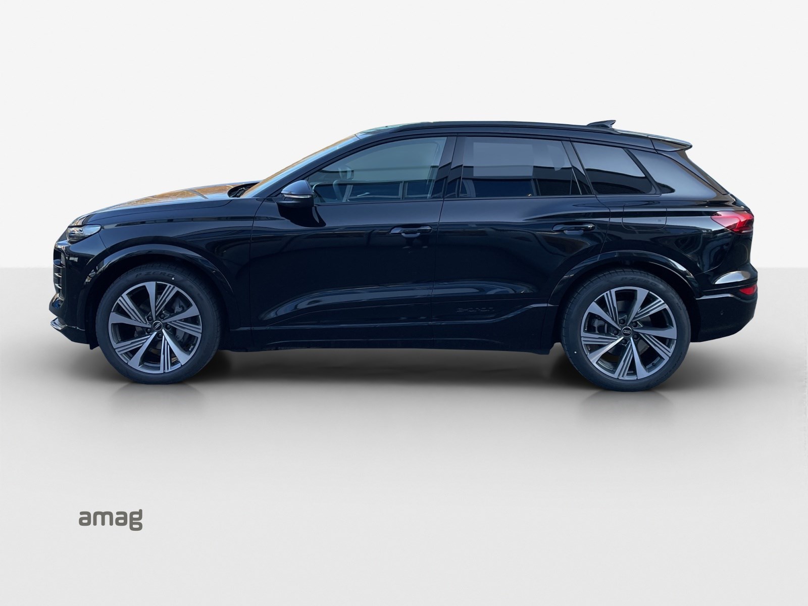 AUDI Q6 e-tron quattro-showroom-element-1