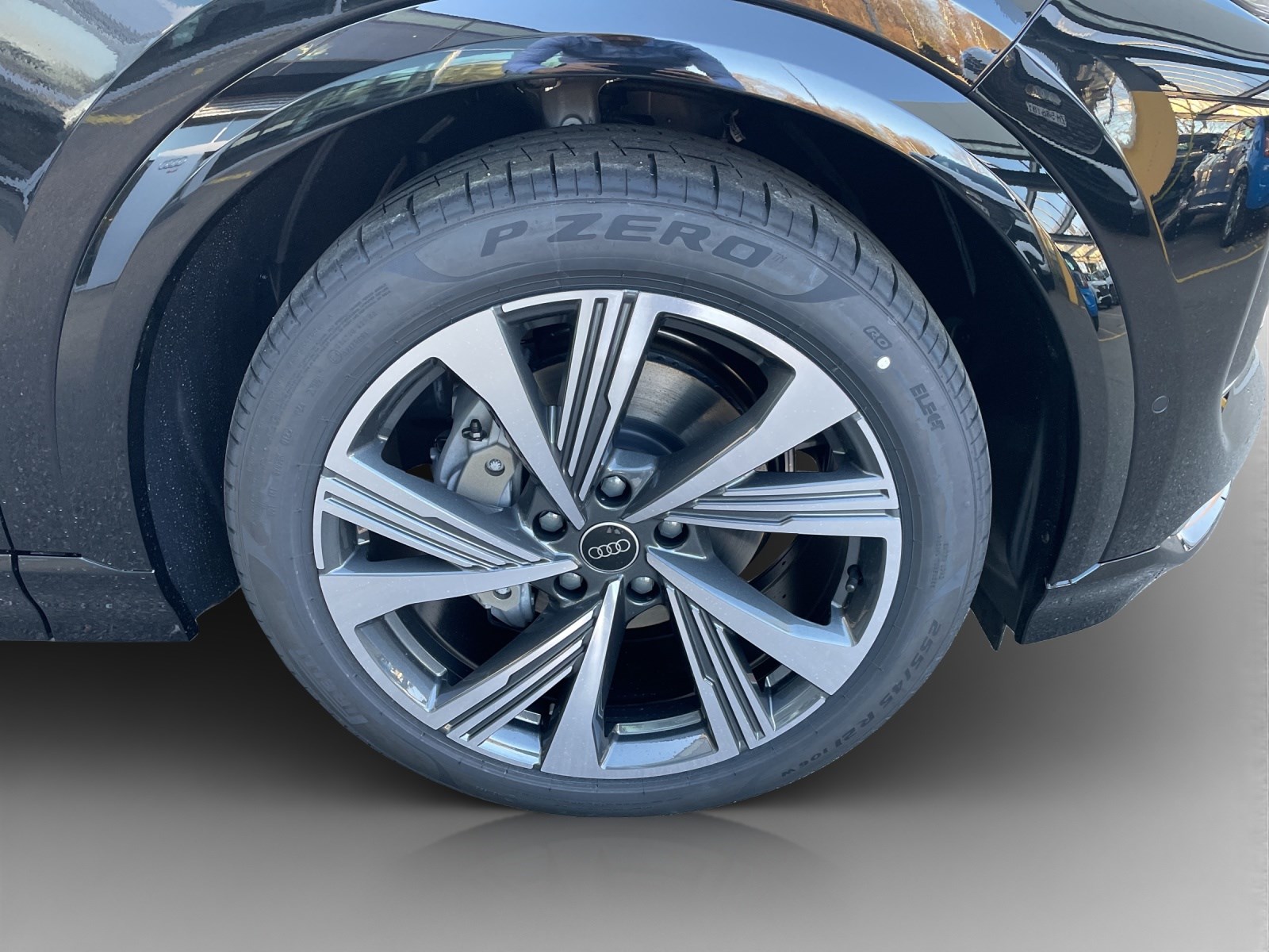 AUDI Q6 e-tron quattro-image-14