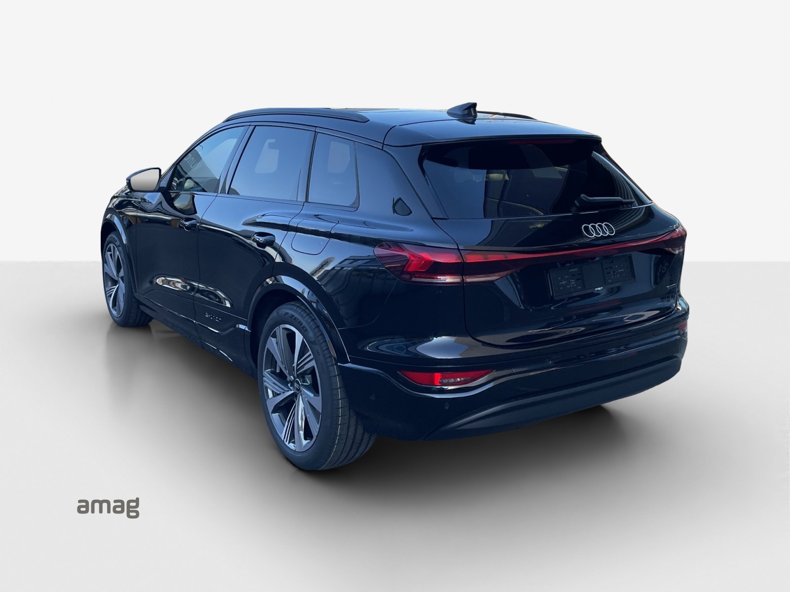 AUDI Q6 e-tron quattro-showroom-element-2