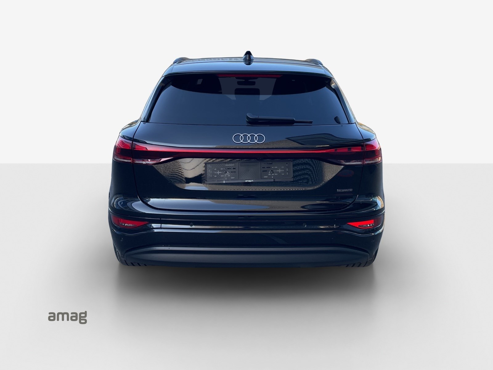 AUDI Q6 e-tron quattro-showroom-element-3