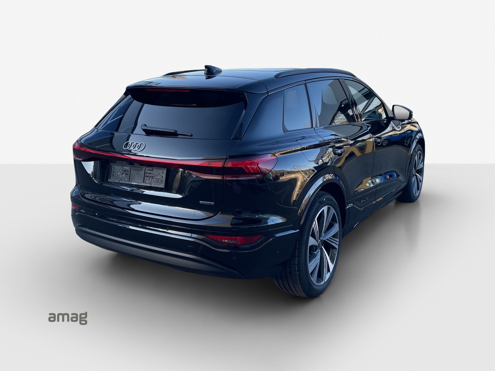 AUDI Q6 e-tron quattro-image-4