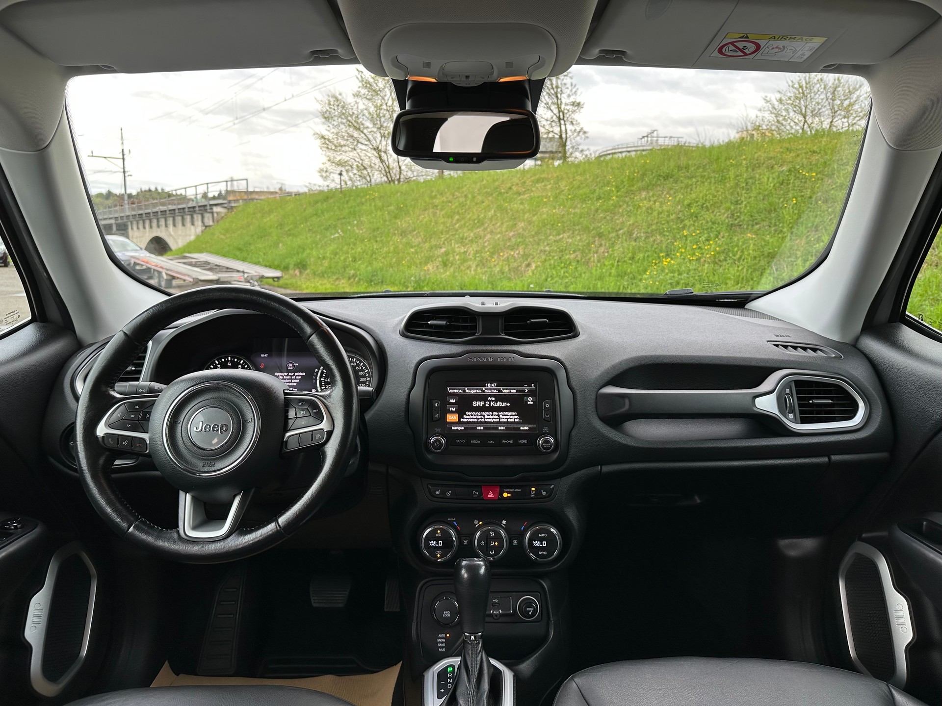 JEEP Renegade 1.4 Turbo Limited AWD-image-12