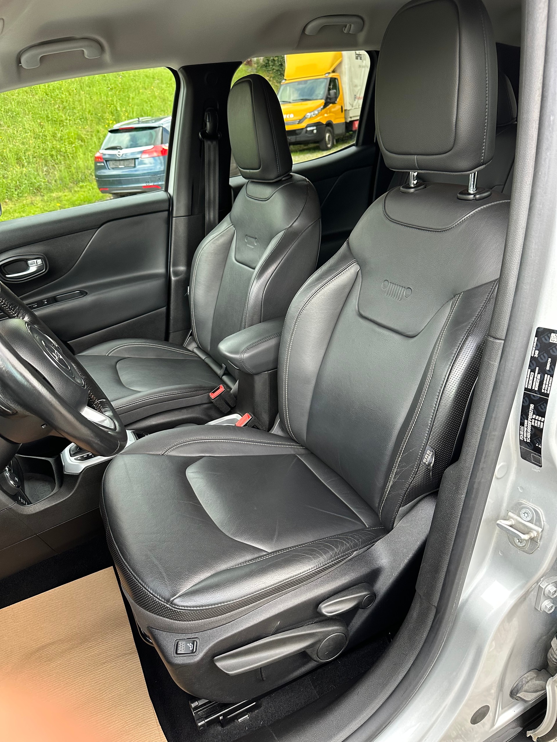 JEEP Renegade 1.4 Turbo Limited AWD-image-9
