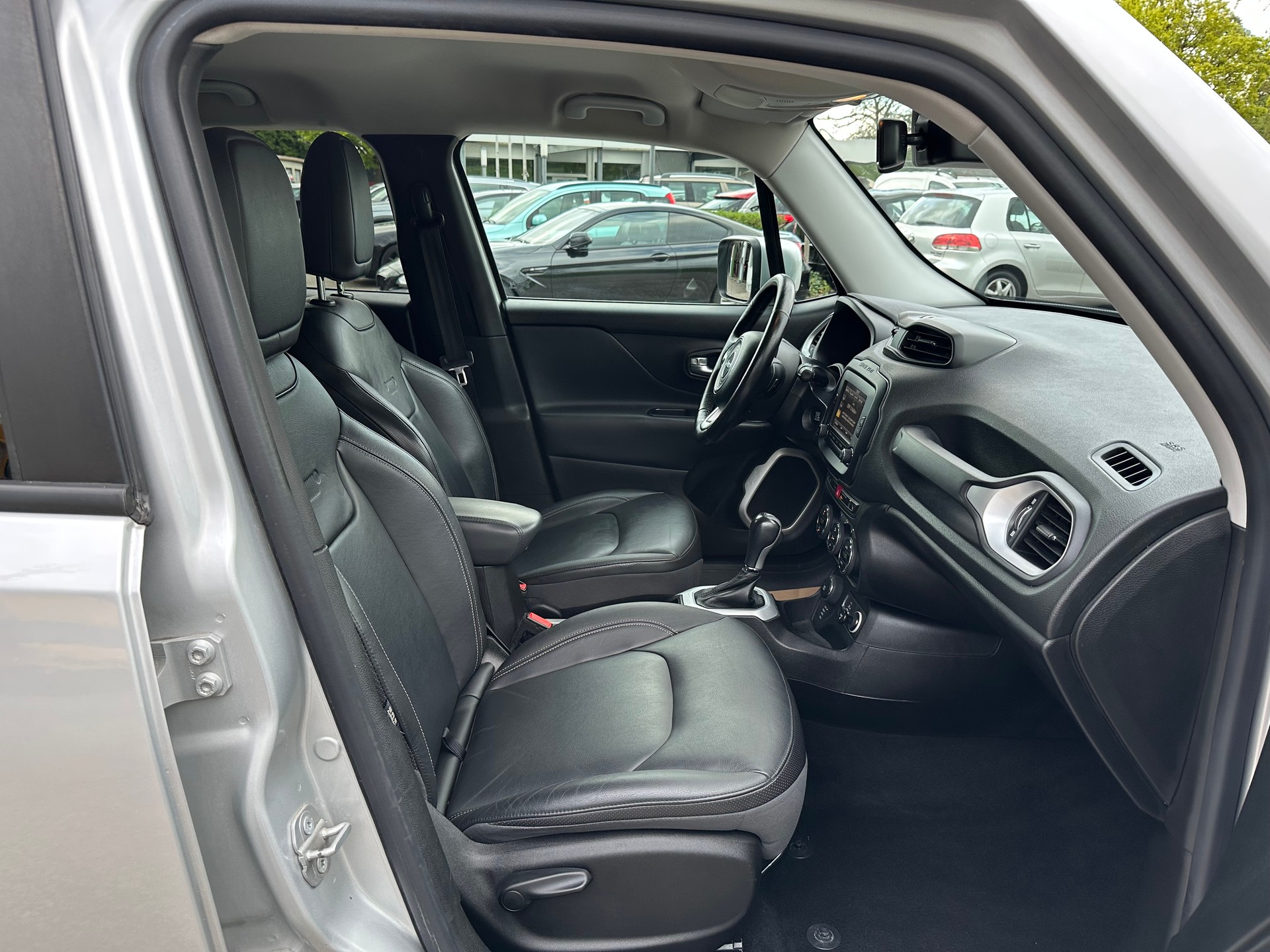 JEEP Renegade 1.4 Turbo Limited AWD-image-15