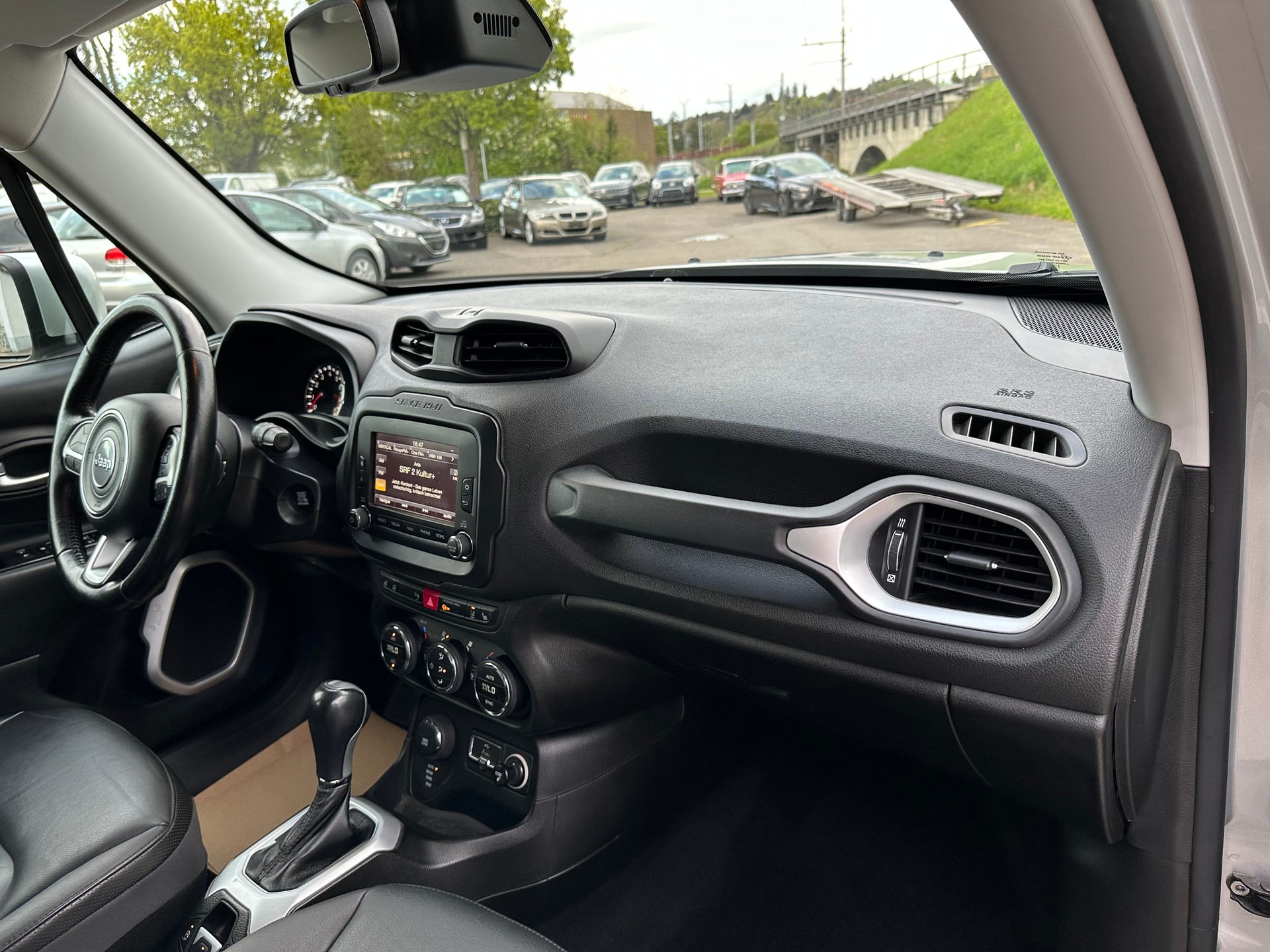 JEEP Renegade 1.4 Turbo Limited AWD-image-17