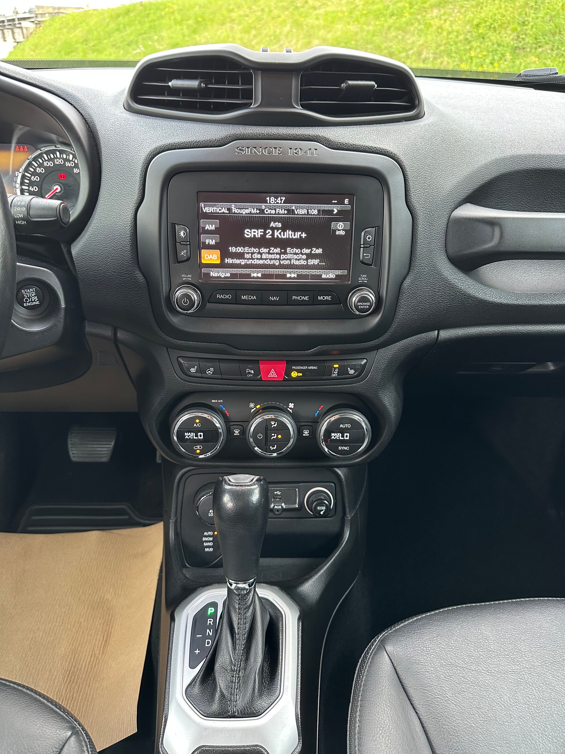 JEEP Renegade 1.4 Turbo Limited AWD-image-11