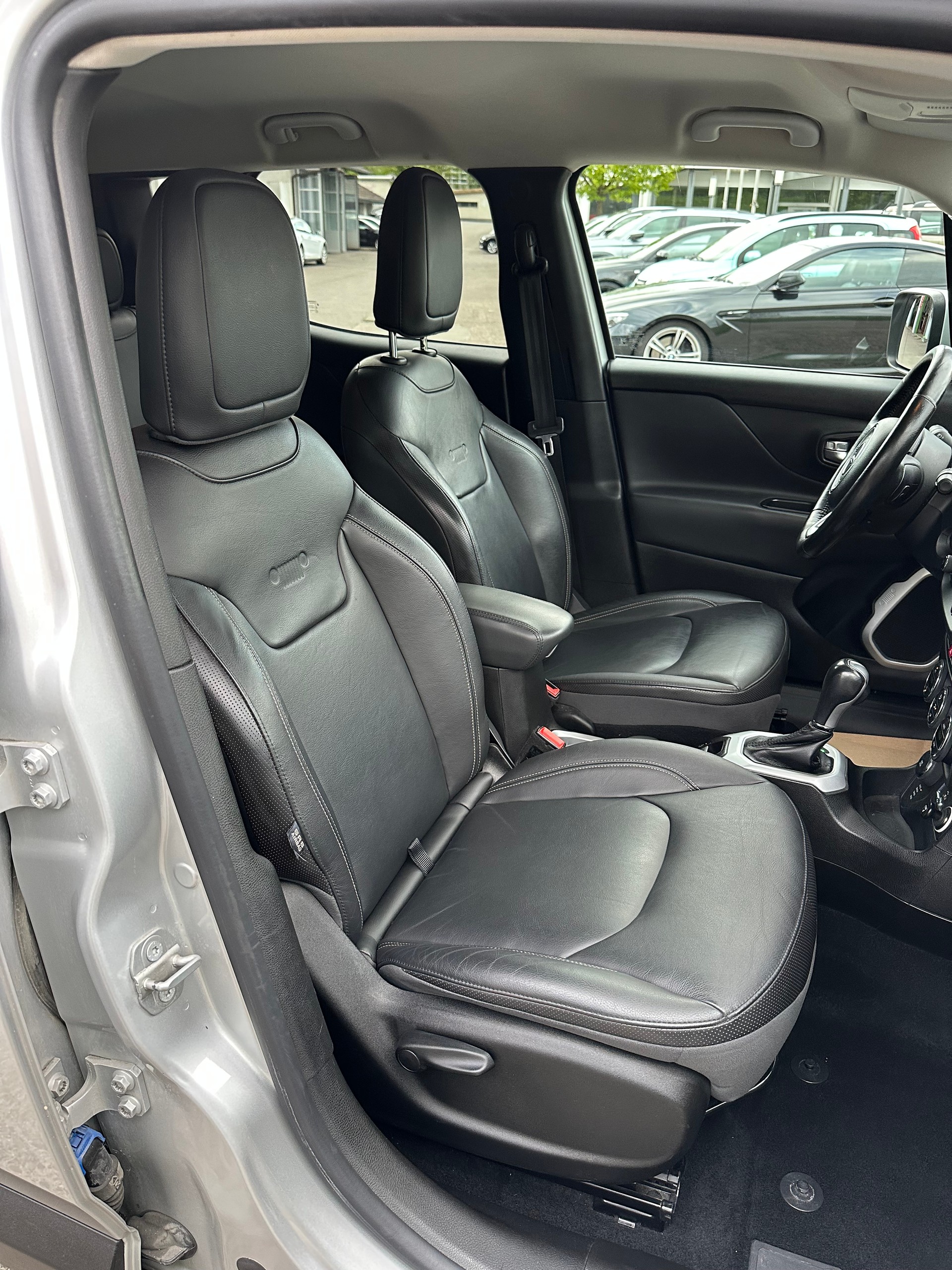 JEEP Renegade 1.4 Turbo Limited AWD-image-16