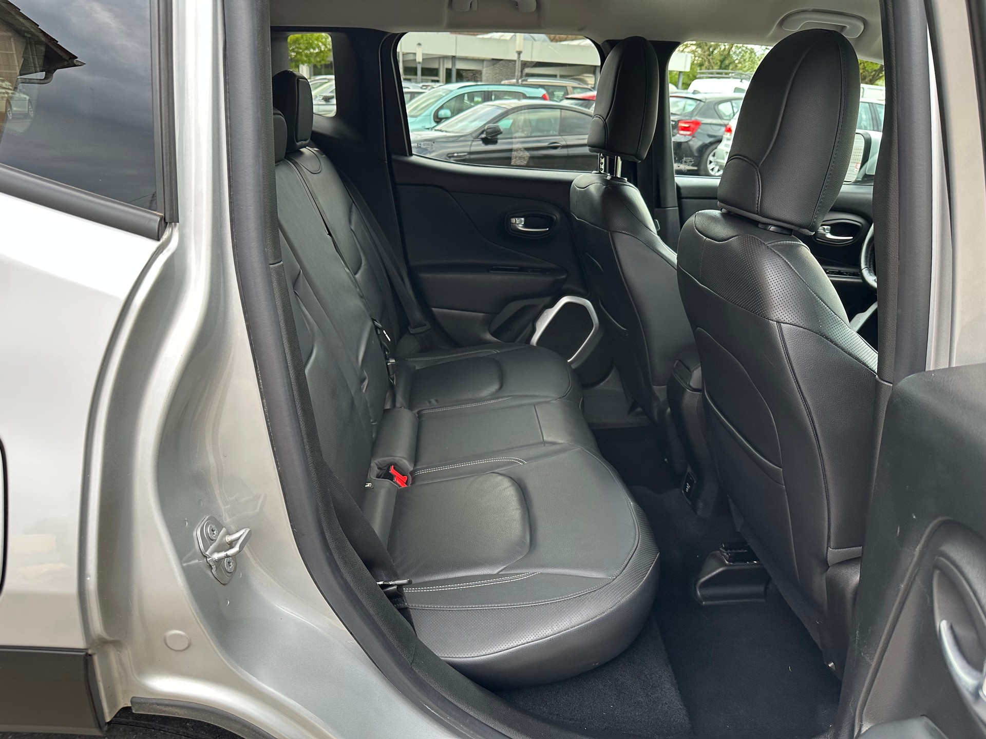 JEEP Renegade 1.4 Turbo Limited AWD-image-14