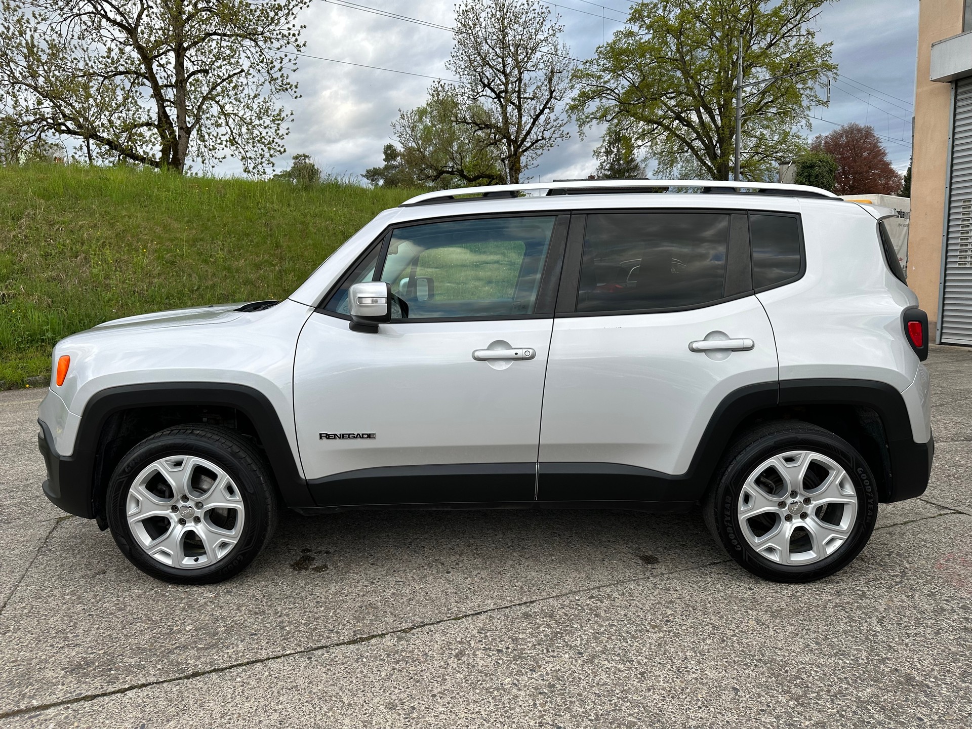 JEEP Renegade 1.4 Turbo Limited AWD-showroom-element-1