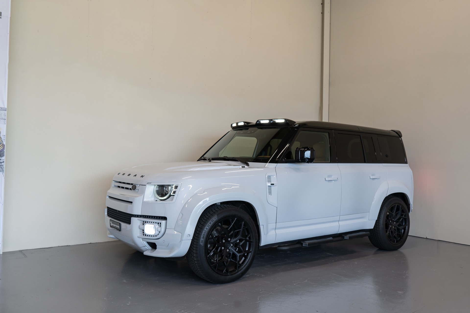 LAND ROVER Defender 110 525 V8 5.0 ** URBAN **-showroom-element-1