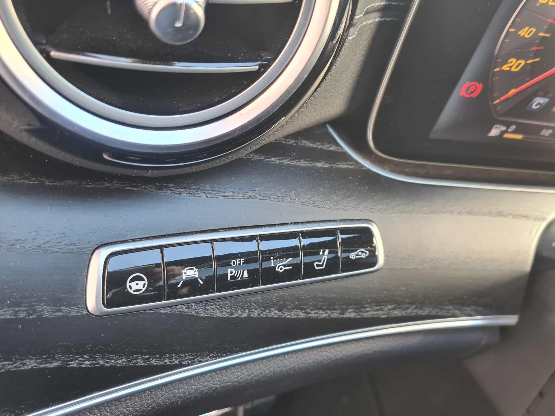 MERCEDES-BENZ E 43 AMG 4 Matic 9G-Tronic-showroom-element-3