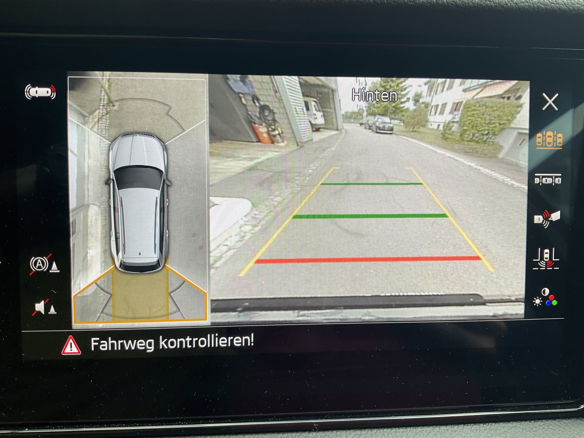 SKODA KODIAQ RS 4x4 *** Topausstattung mit nur 7'900km !! ***-image-17