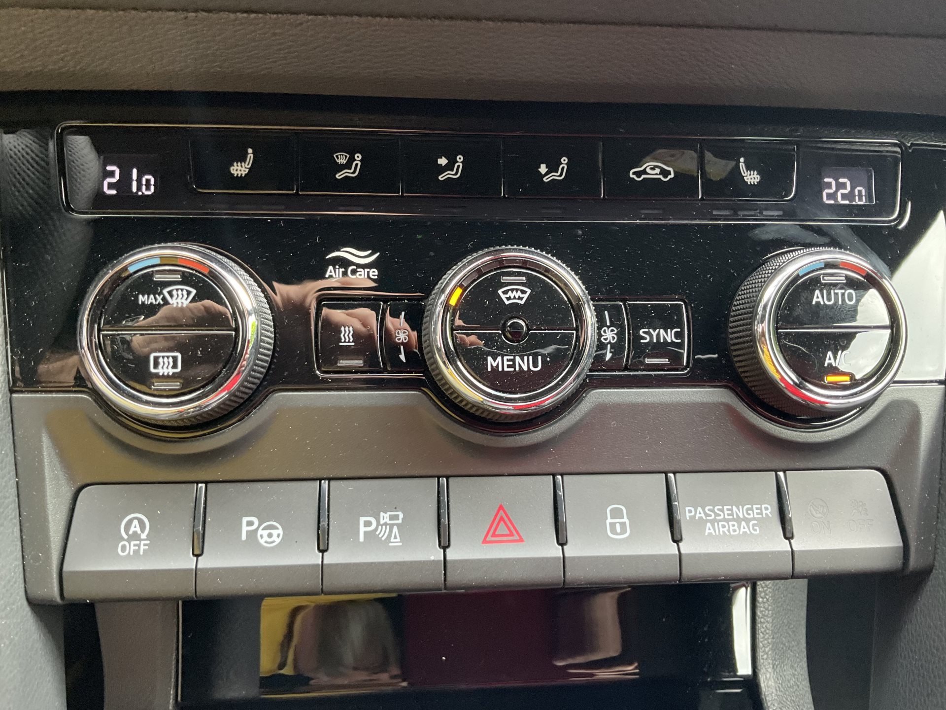 SKODA KODIAQ RS 4x4 *** Topausstattung mit nur 7'900km !! ***-image-25