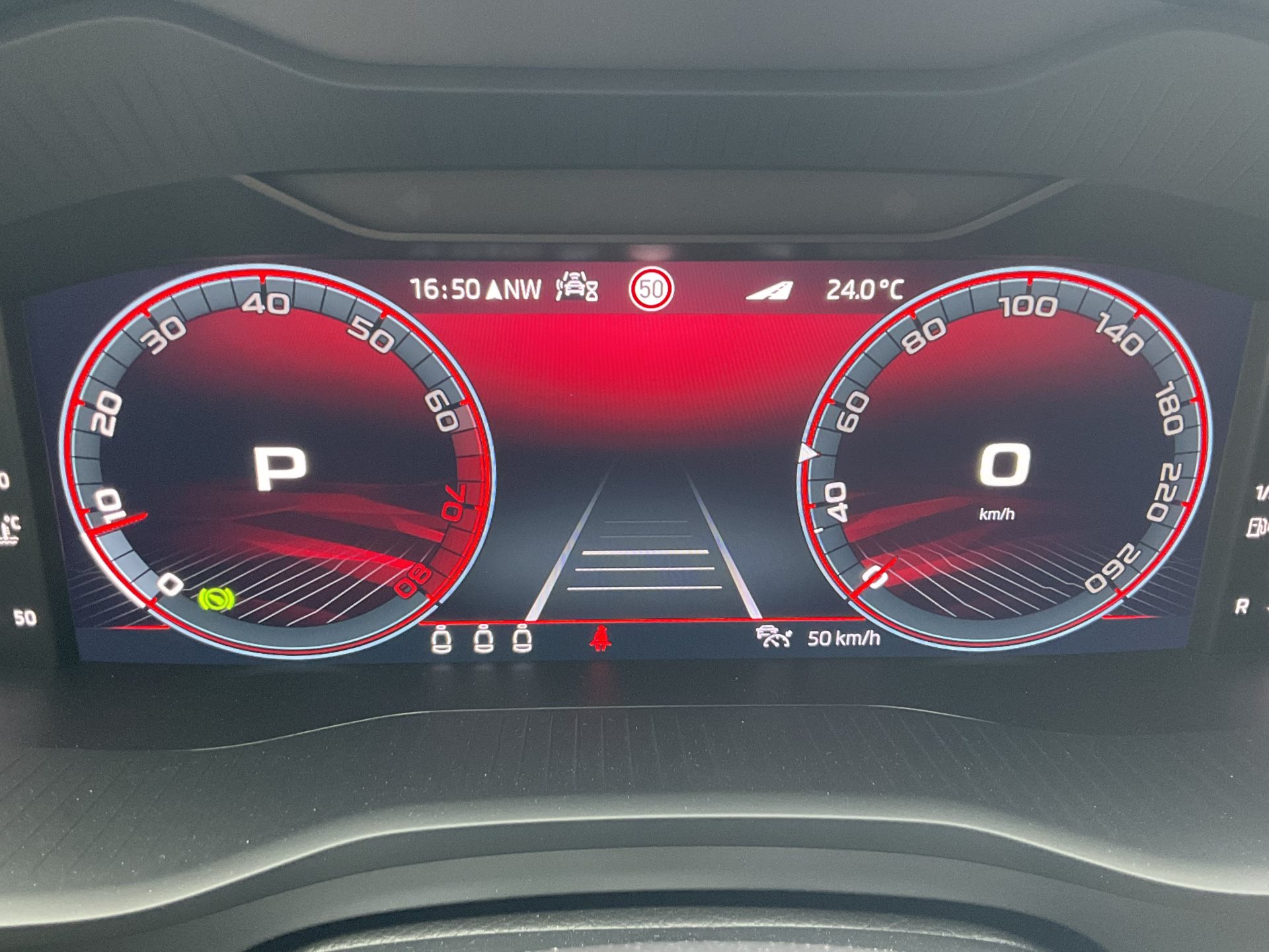 SKODA KODIAQ RS 4x4 *** Topausstattung mit nur 7'900km !! ***-image-9