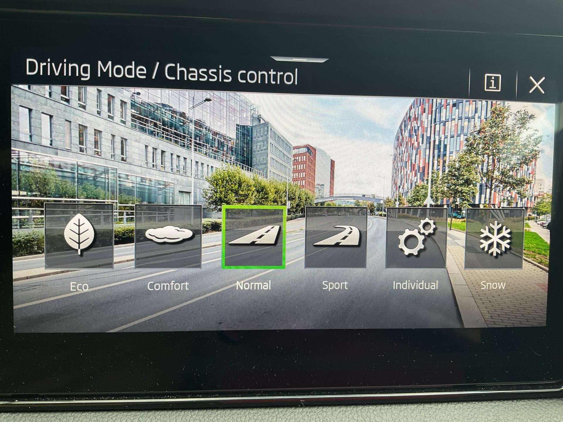 SKODA KODIAQ RS 4x4 *** Topausstattung mit nur 7'900km !! ***-image-14