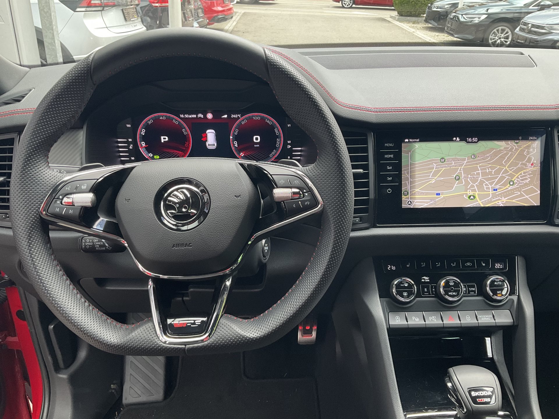 SKODA KODIAQ RS 4x4 *** Topausstattung mit nur 7'900km !! ***-image-8