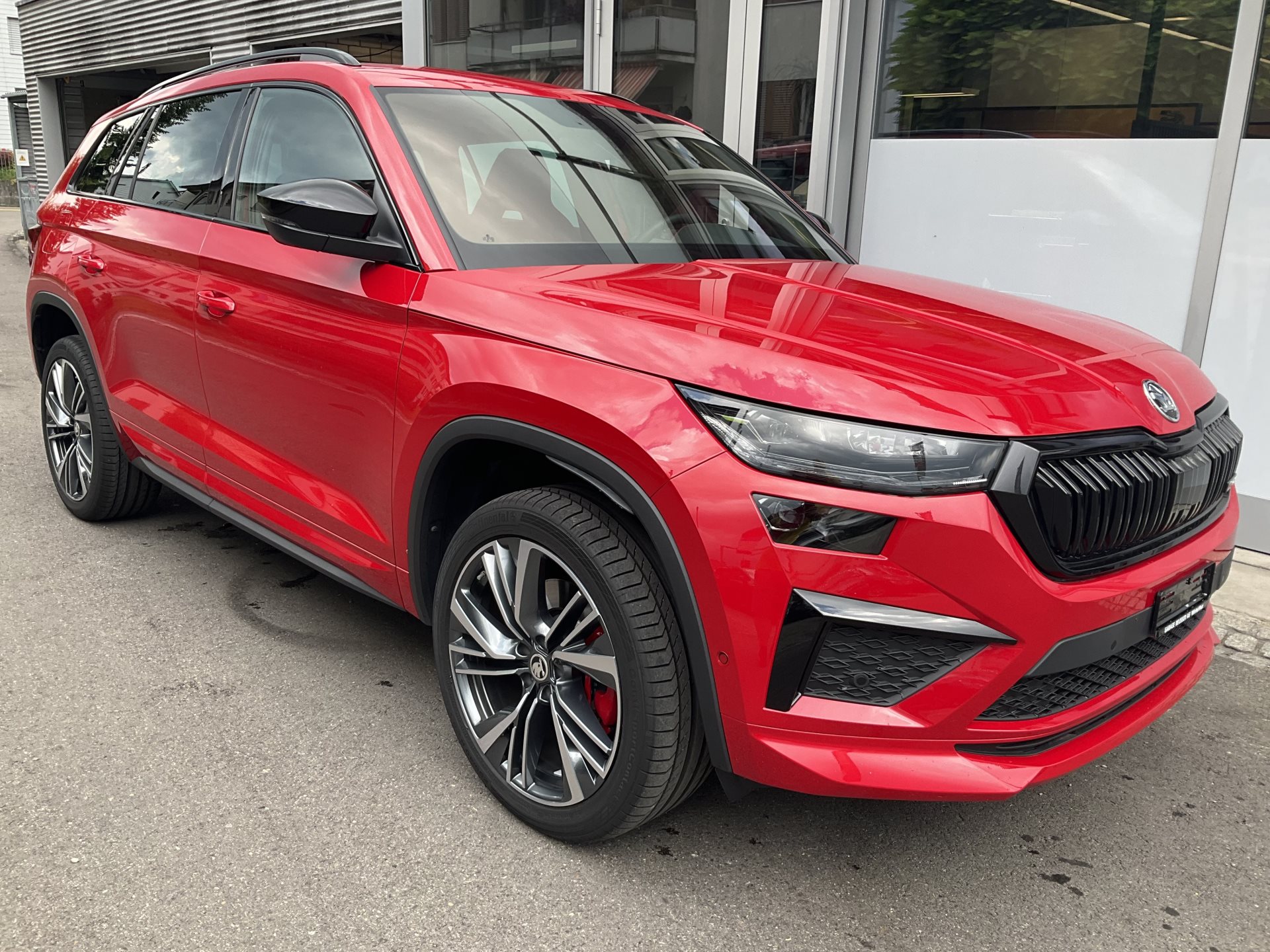 SKODA KODIAQ RS 4x4 *** Topausstattung mit nur 7'900km !! ***-showroom-element-2