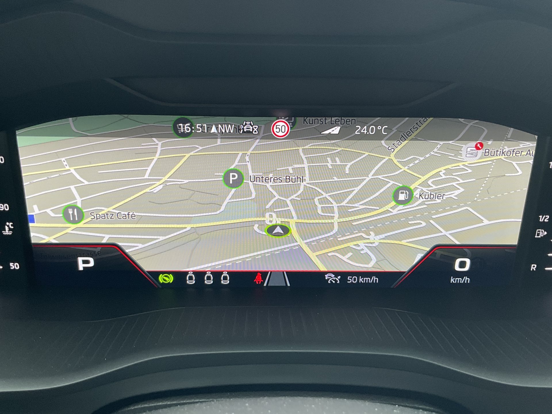 SKODA KODIAQ RS 4x4 *** Topausstattung mit nur 7'900km !! ***-image-12