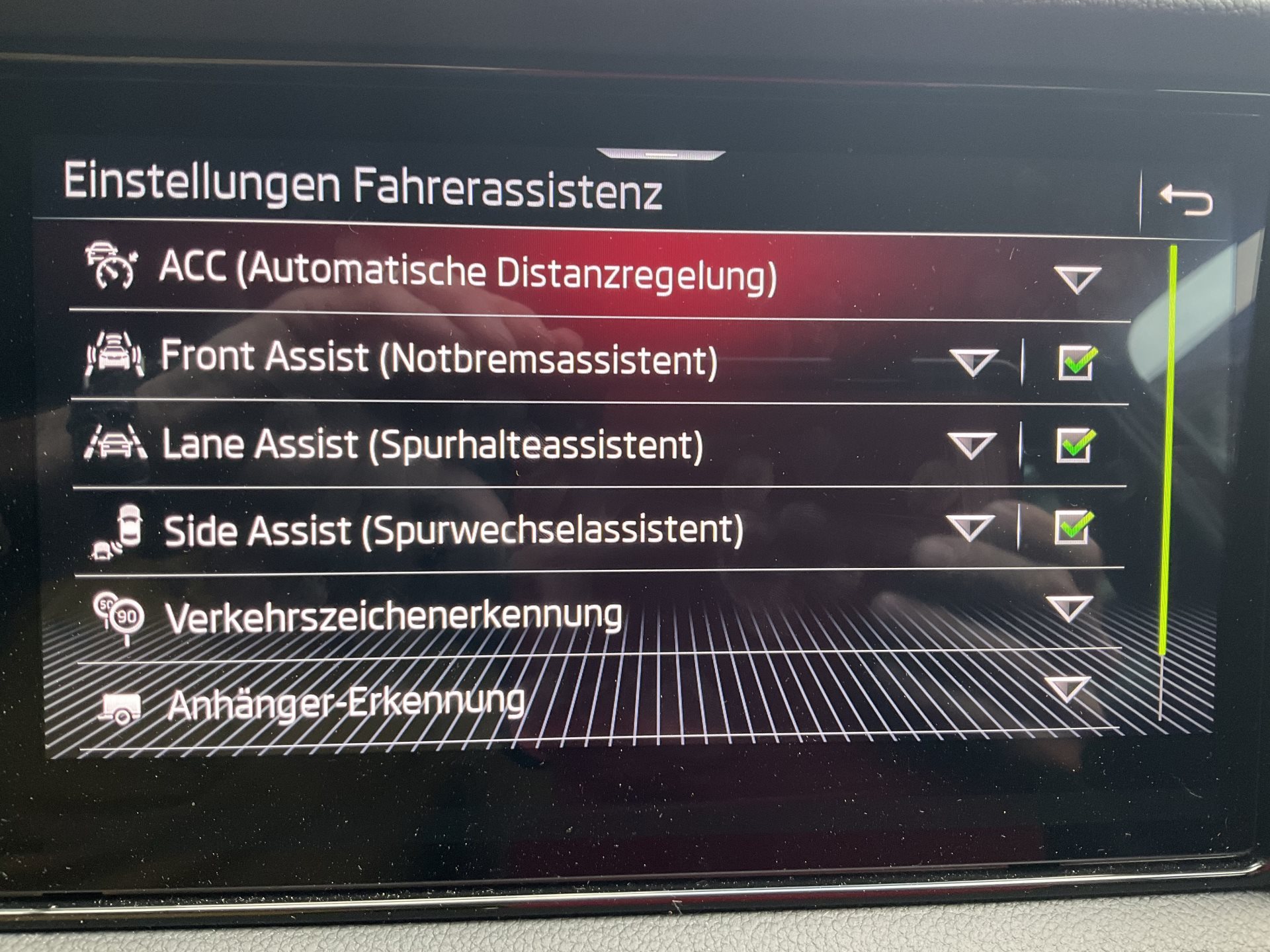 SKODA KODIAQ RS 4x4 *** Topausstattung mit nur 7'900km !! ***-image-22