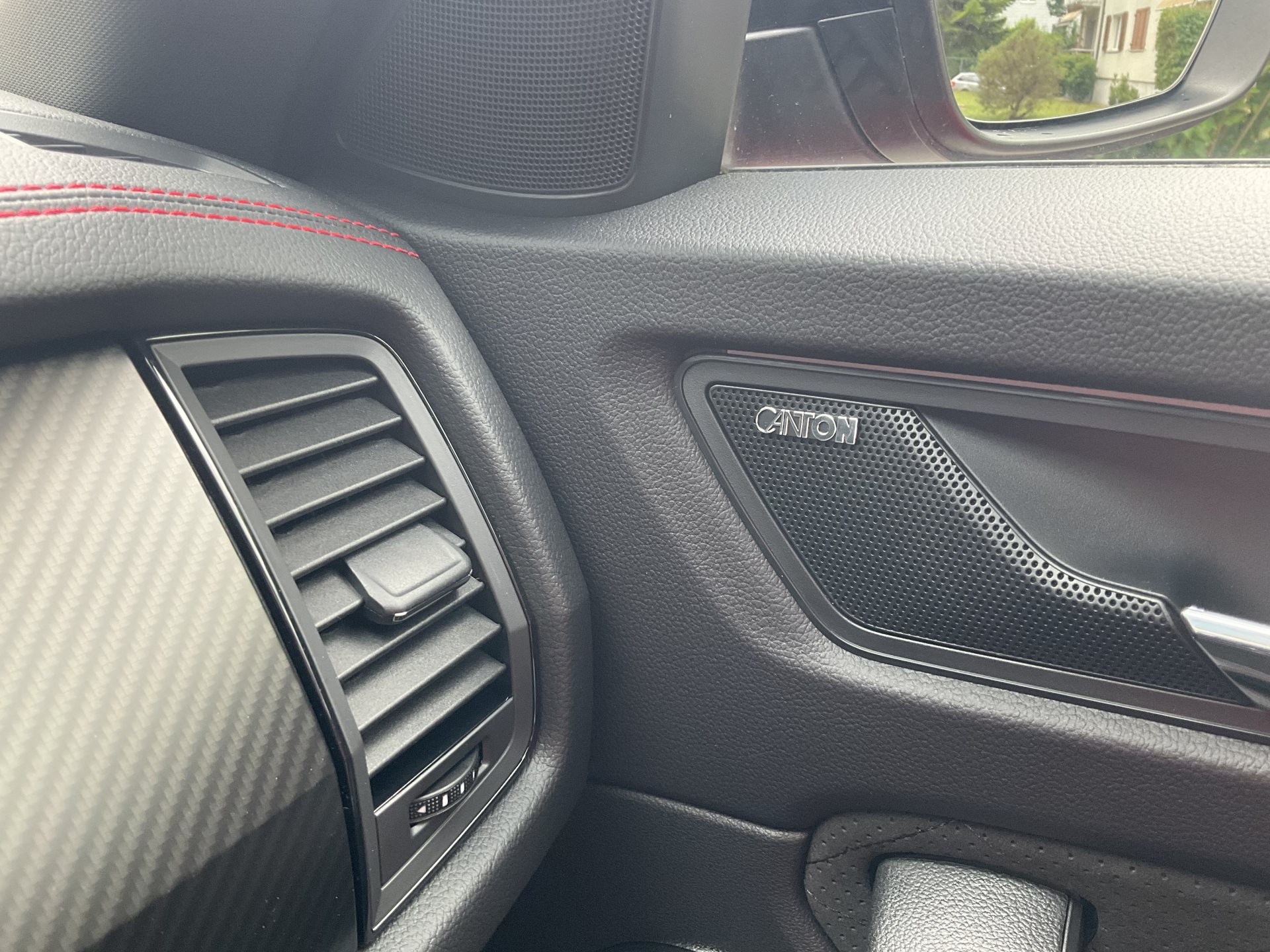 SKODA KODIAQ RS 4x4 *** Topausstattung mit nur 7'900km !! ***-image-27