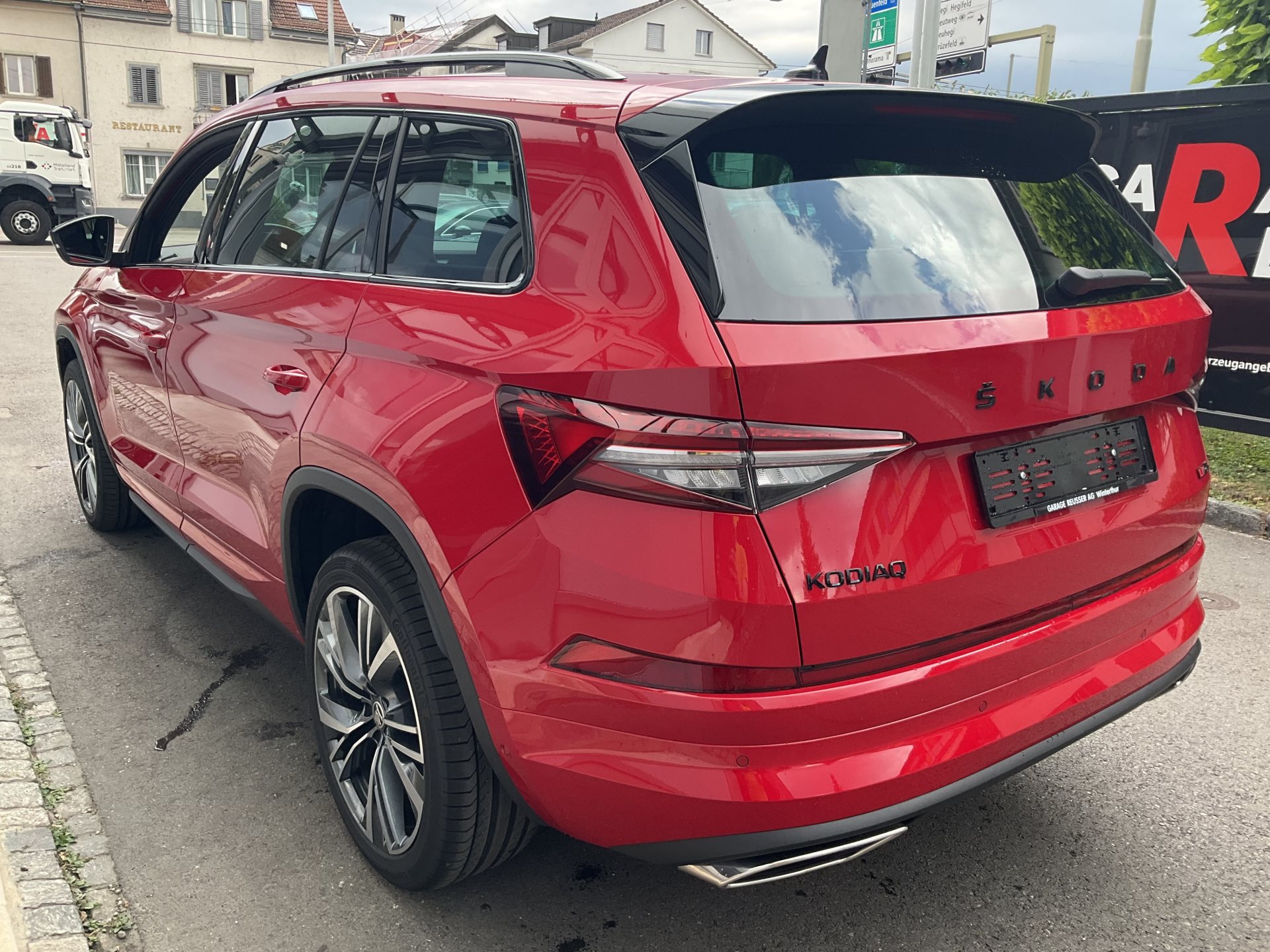 SKODA KODIAQ RS 4x4 *** Topausstattung mit nur 7'900km !! ***-image-5