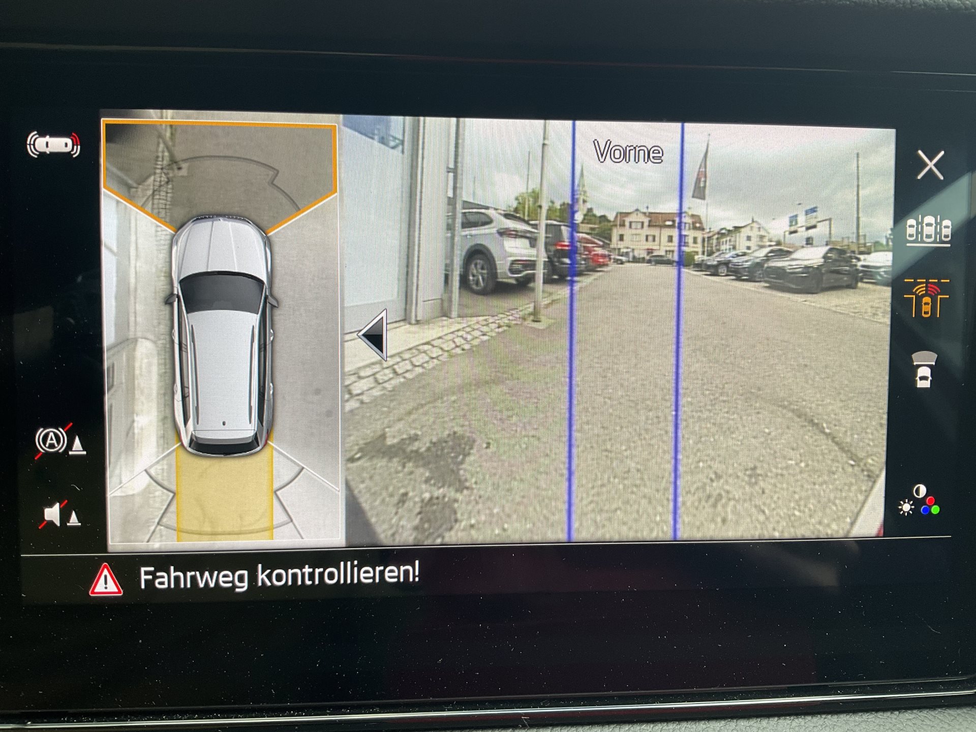 SKODA KODIAQ RS 4x4 *** Topausstattung mit nur 7'900km !! ***-image-18