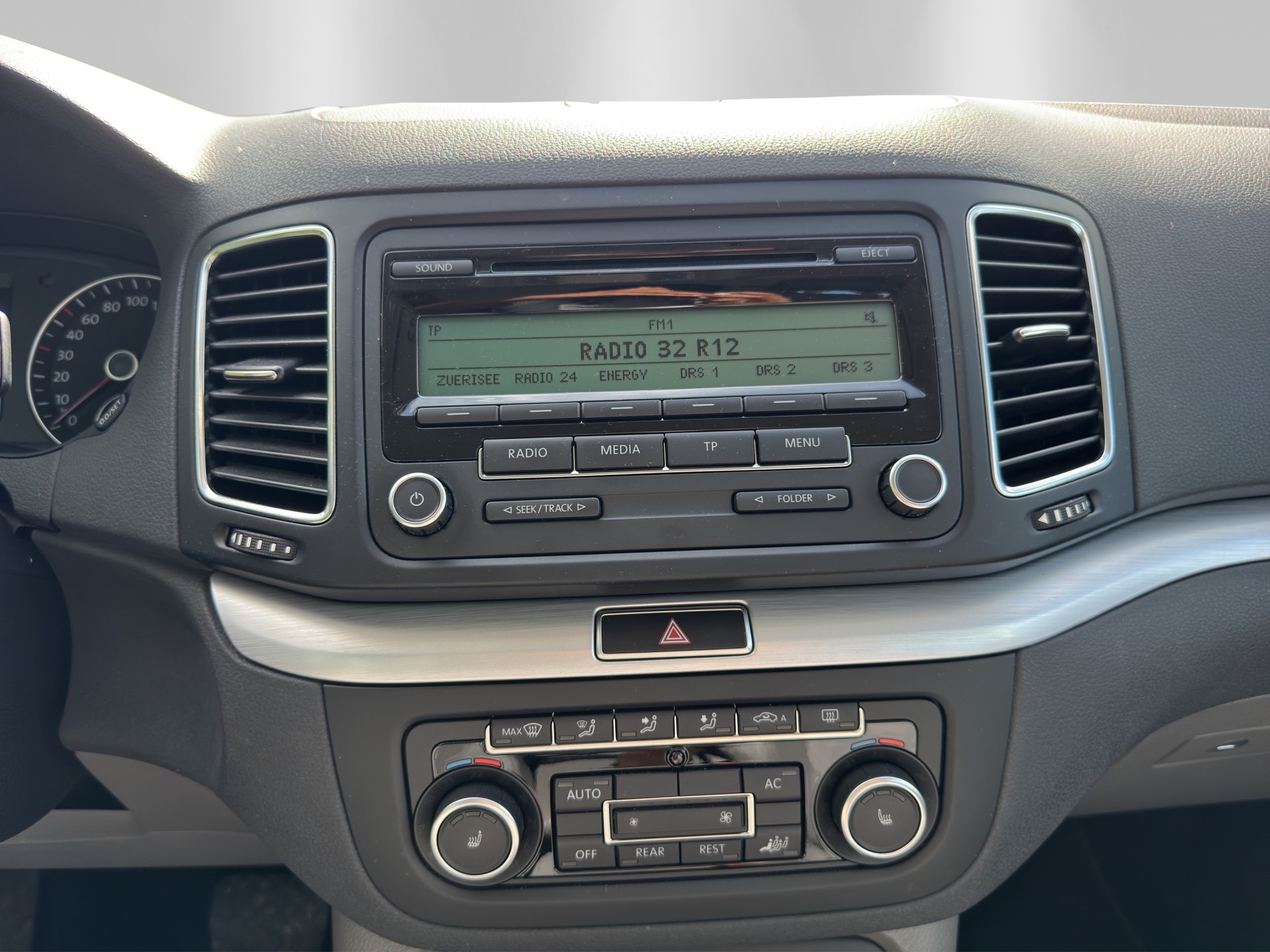 VW Sharan 2.0 TDI BlueMotion Technology Highline DSG-image-10