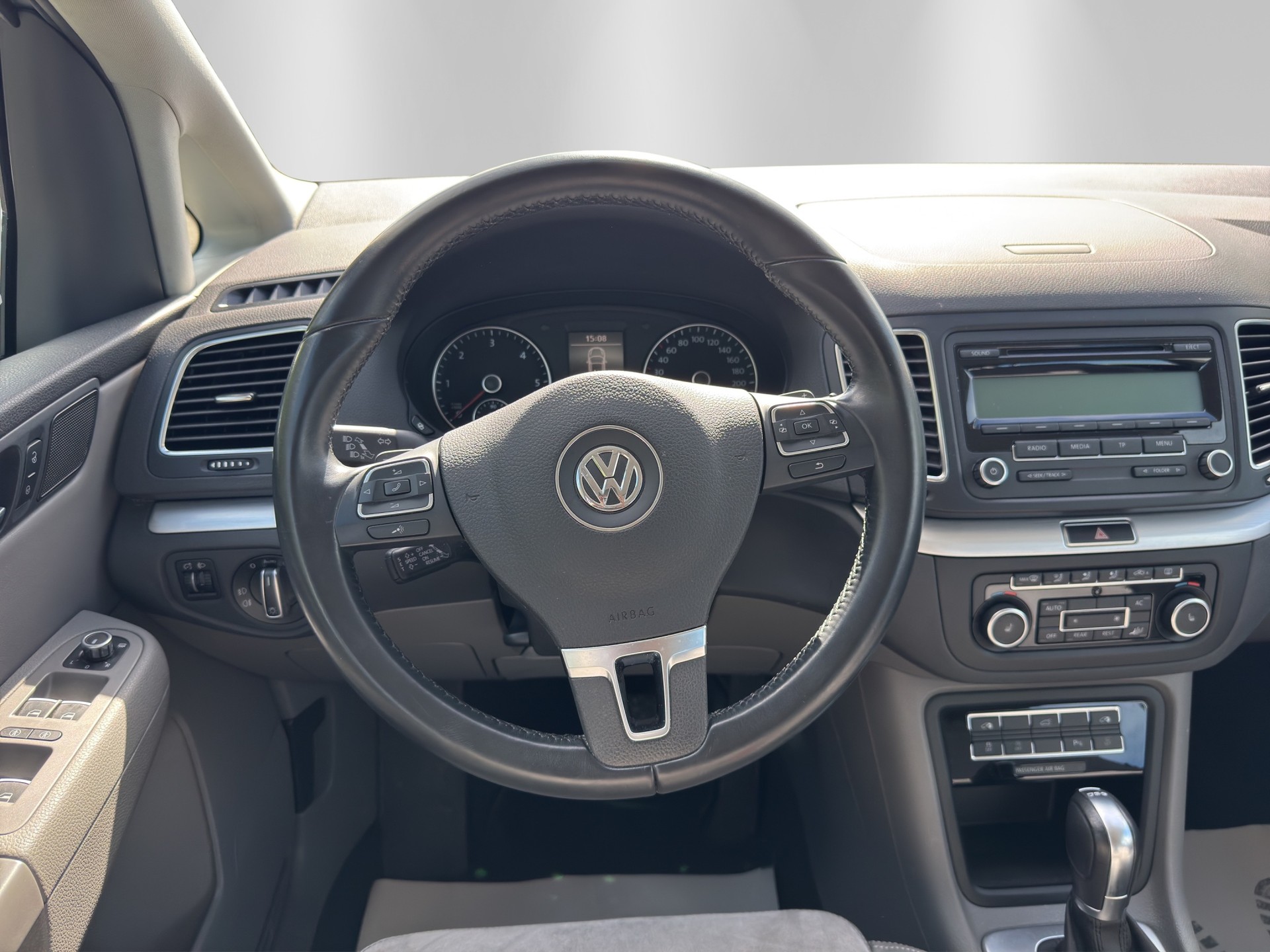 VW Sharan 2.0 TDI BlueMotion Technology Highline DSG-image-9