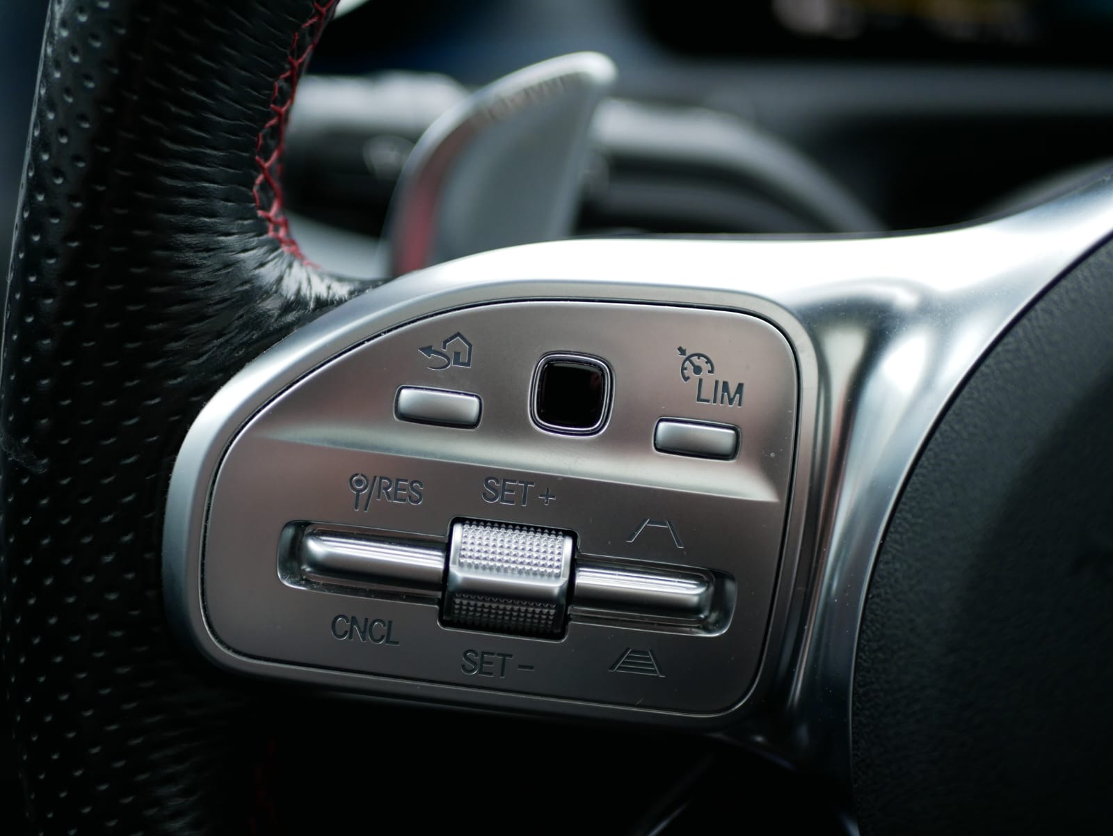 MERCEDES-BENZ CLA Shooting Brake 35 AMG 4Matic 7G-DCT-image-16