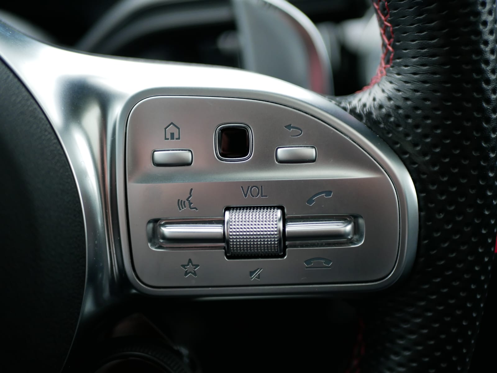 MERCEDES-BENZ CLA Shooting Brake 35 AMG 4Matic 7G-DCT-image-17