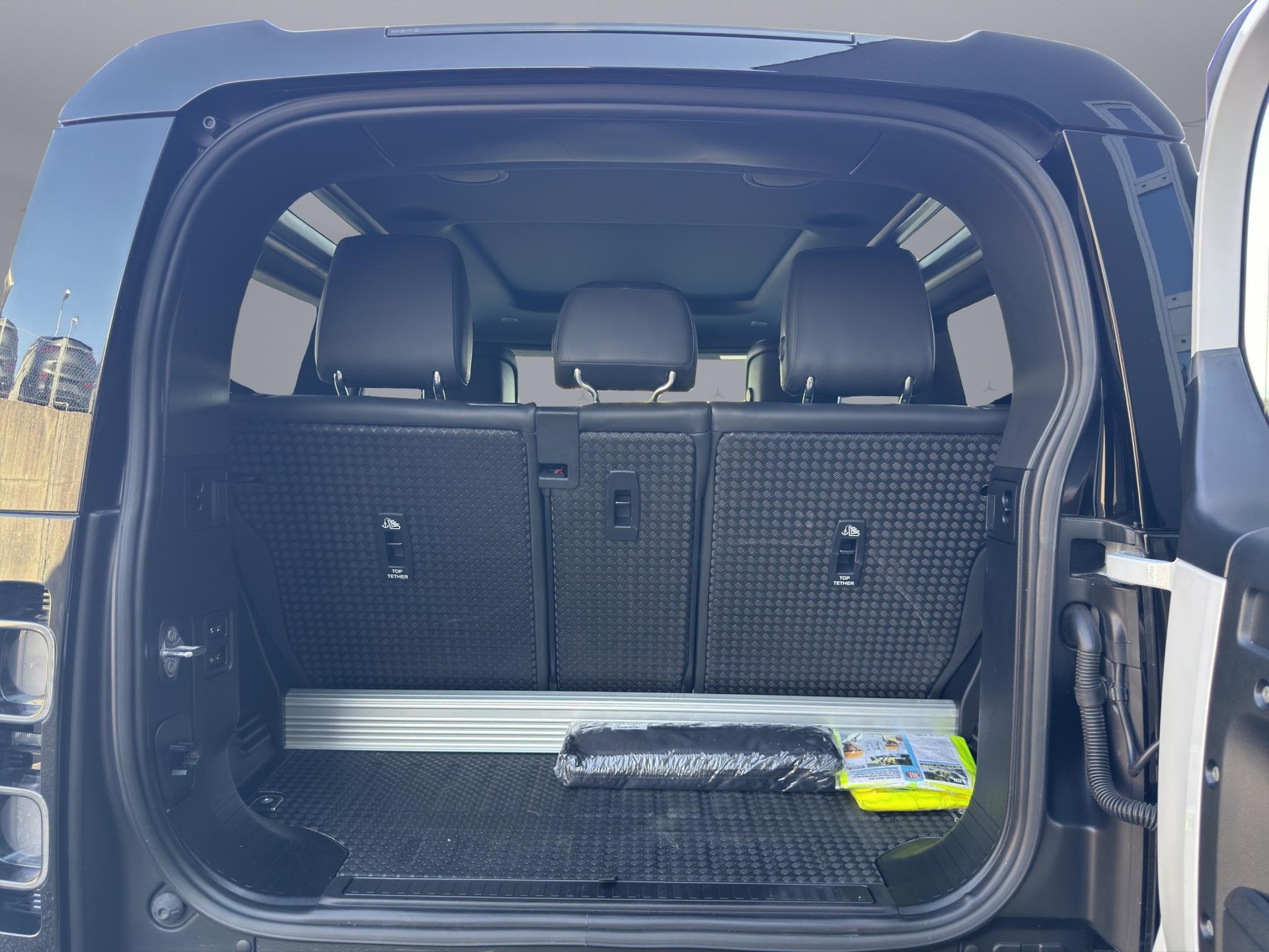 LAND ROVER Defender 90 5.0 V8 SC-image-17
