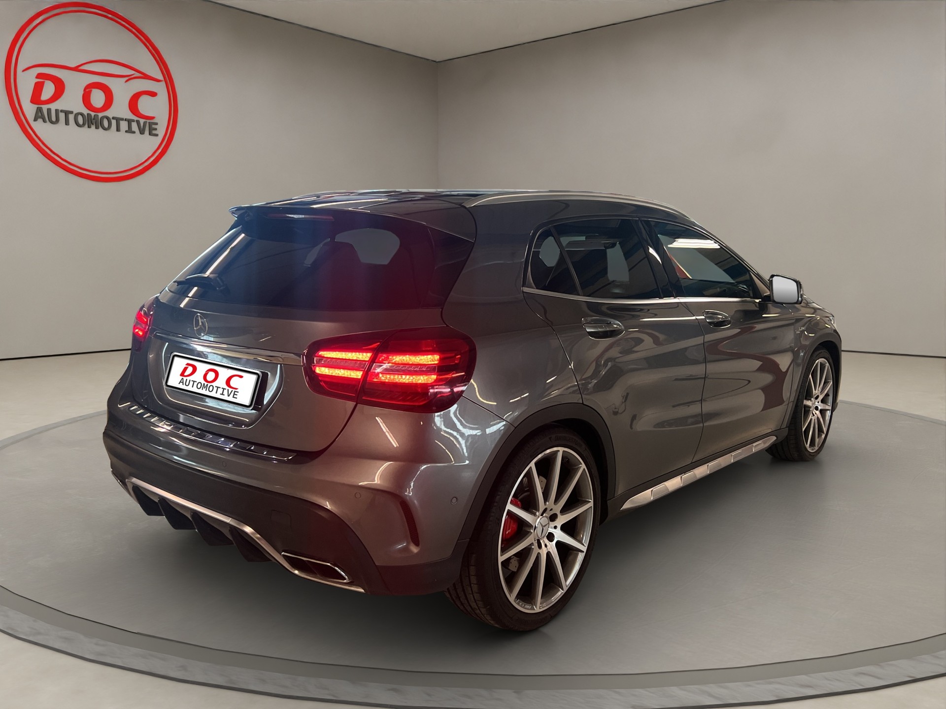 MERCEDES-BENZ GLA 45 AMG 4Matic 7G-DCT / CH-Fahrzeug mit Gratis Service-showroom-element-3