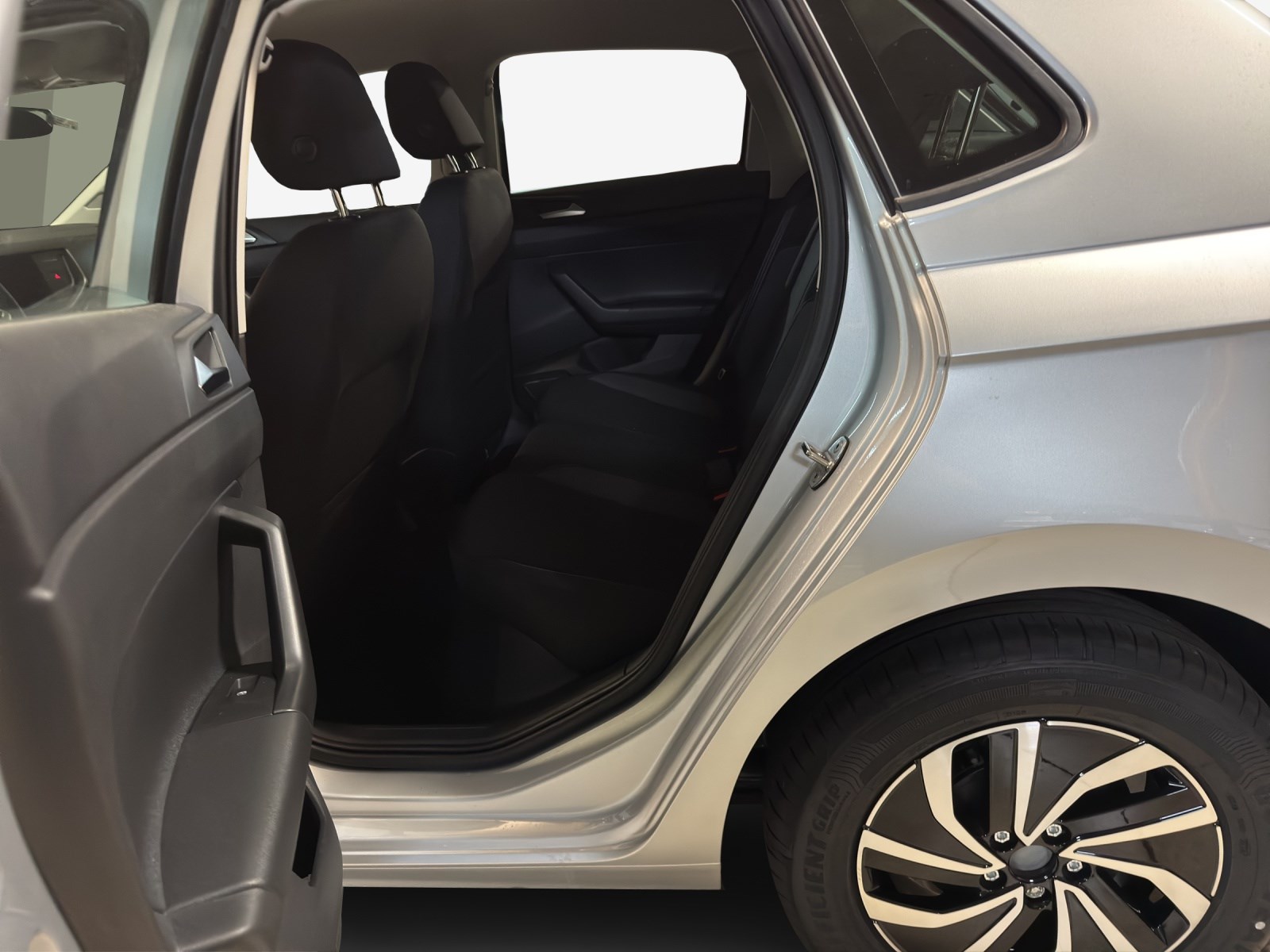 VW Polo 1.0 TSI Basis-image-12