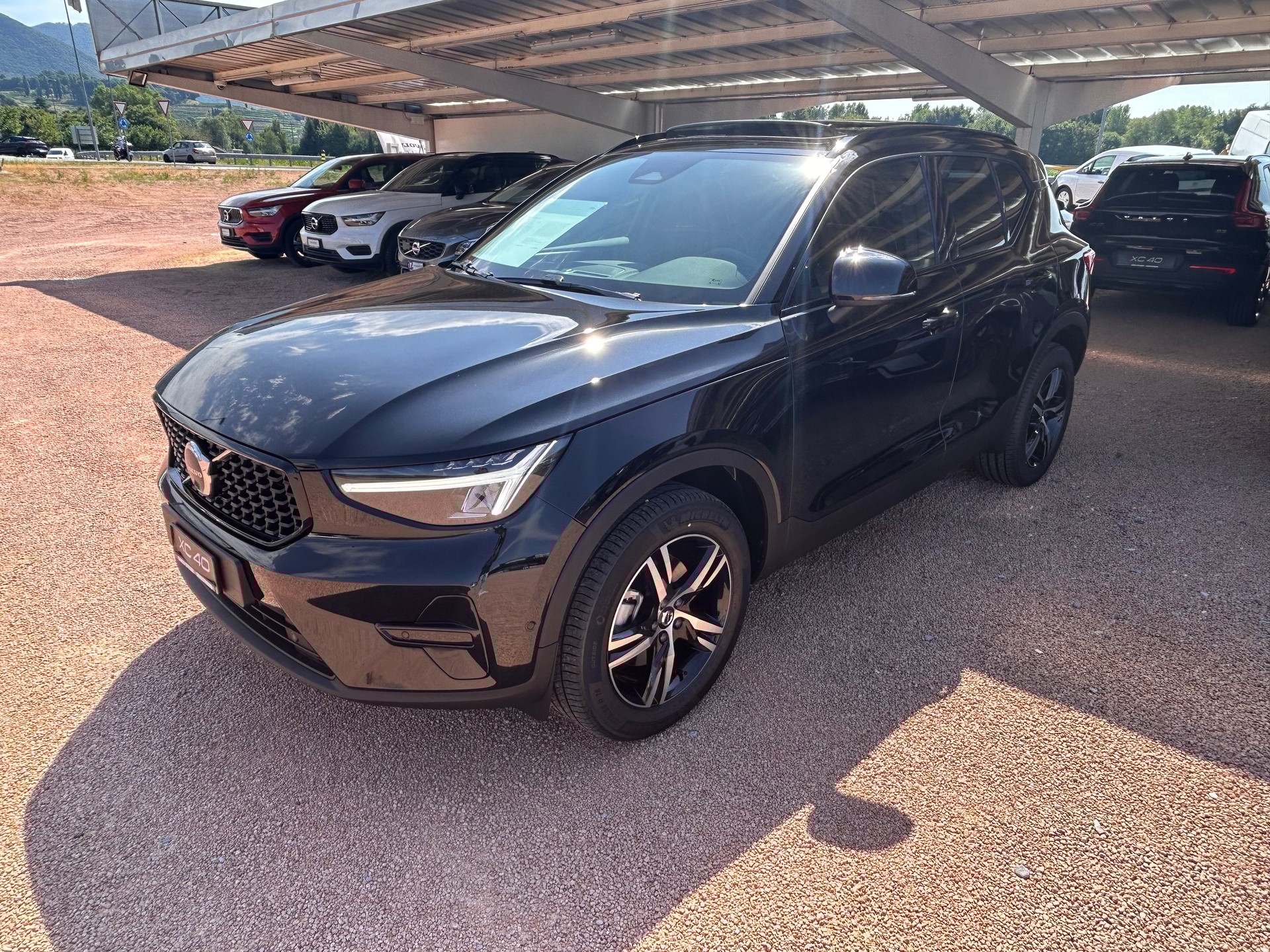 VOLVO XC40 B3 Benzin Mild Hybrid Plus Dark DCT
