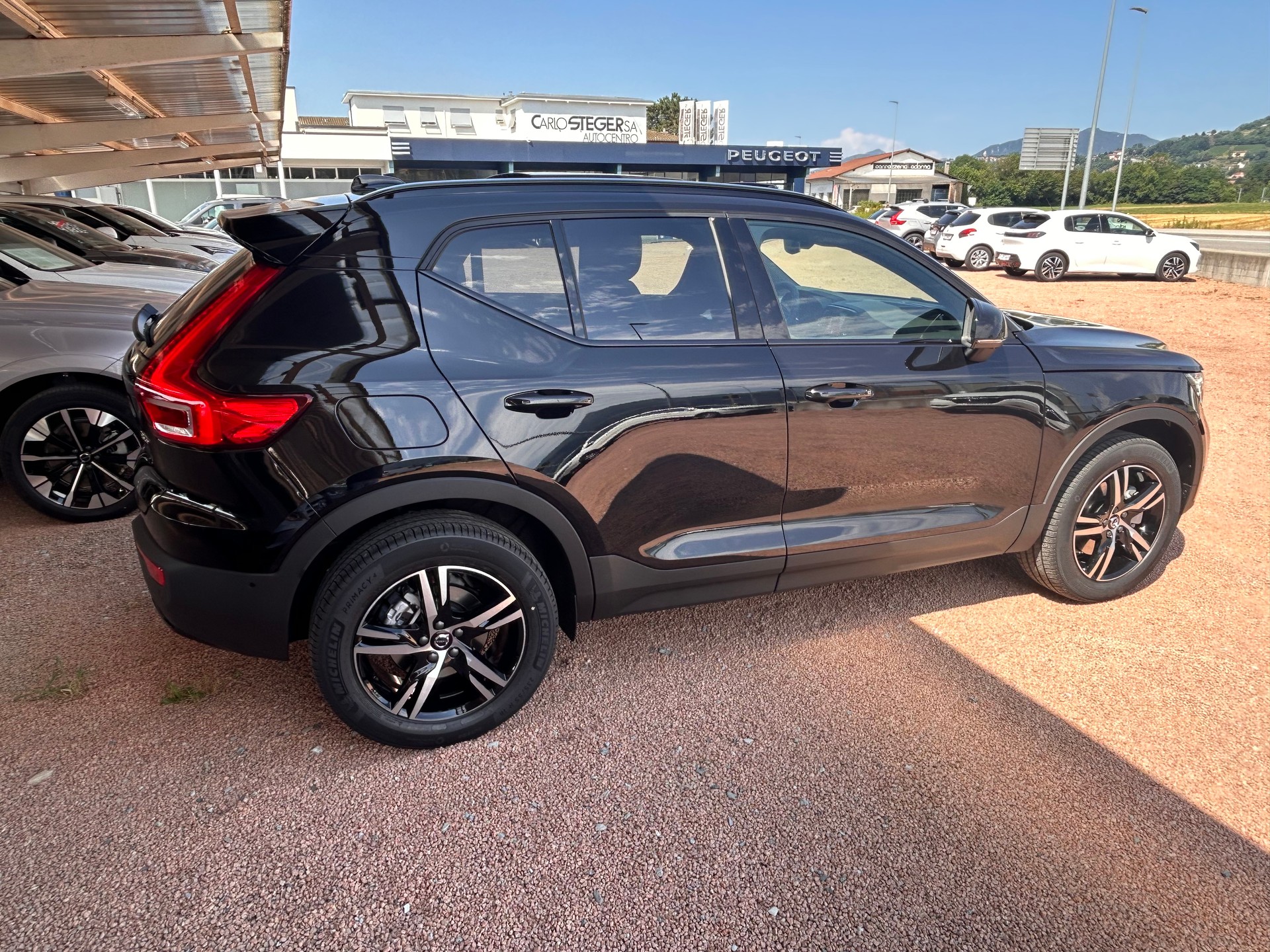 VOLVO XC40 B3 Benzin Mild Hybrid Plus Dark DCT-showroom-element-2
