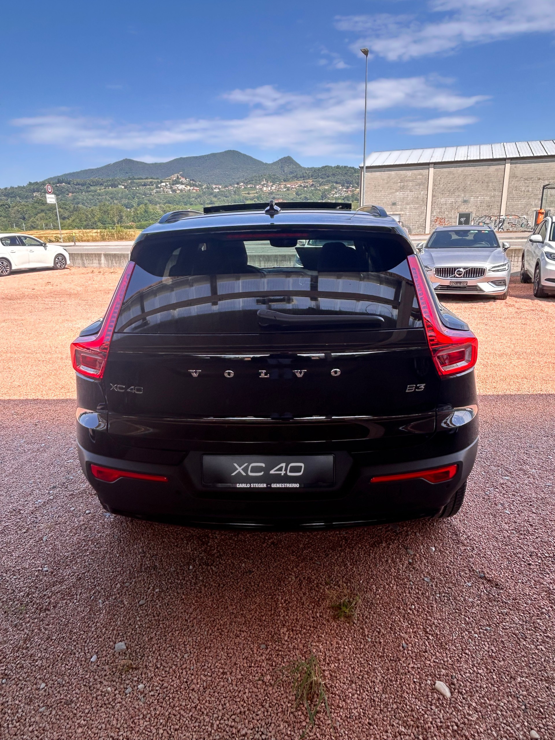 VOLVO XC40 B3 Benzin Mild Hybrid Plus Dark DCT-showroom-element-1