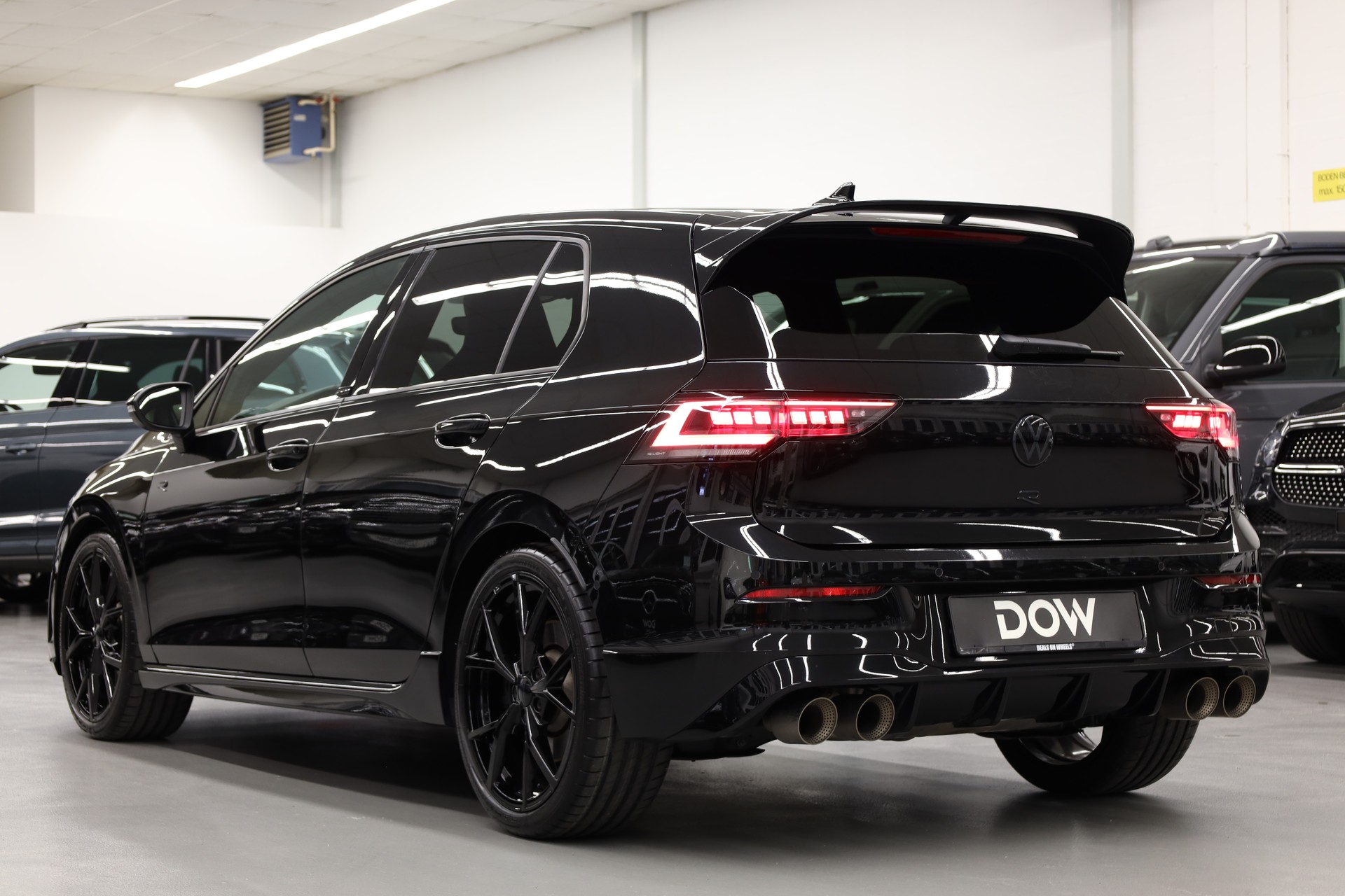 VW Golf VIII 2.0 TSI R Black Edition DSG 4motion-showroom-element-3