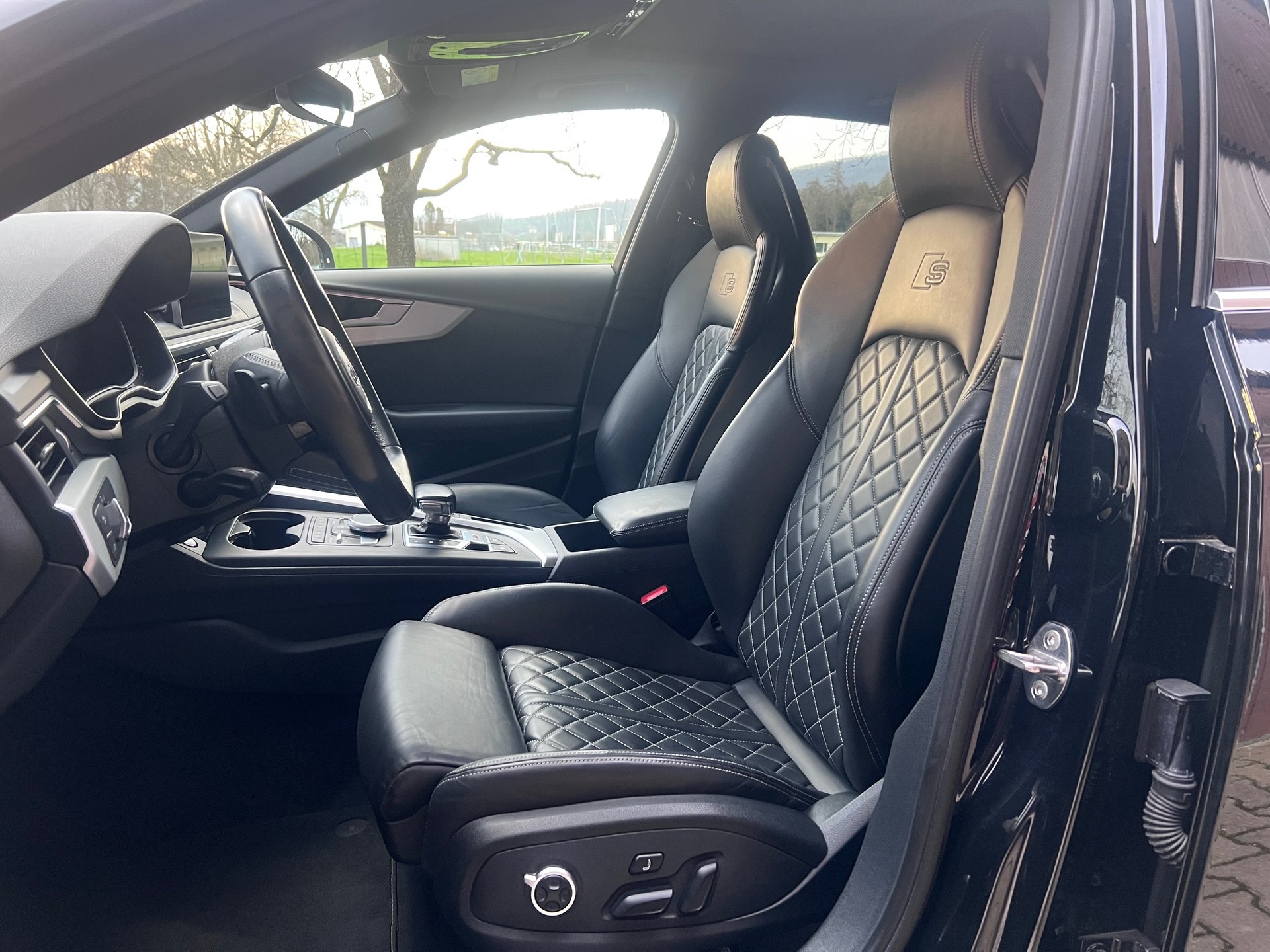 AUDI S4 3.0 TFSI quattro tiptronic-showroom-element-3