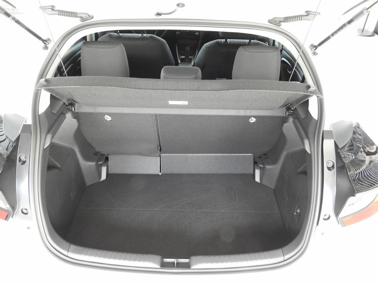 MAZDA 2 1.5 Hybrid Centre-Line-image-10