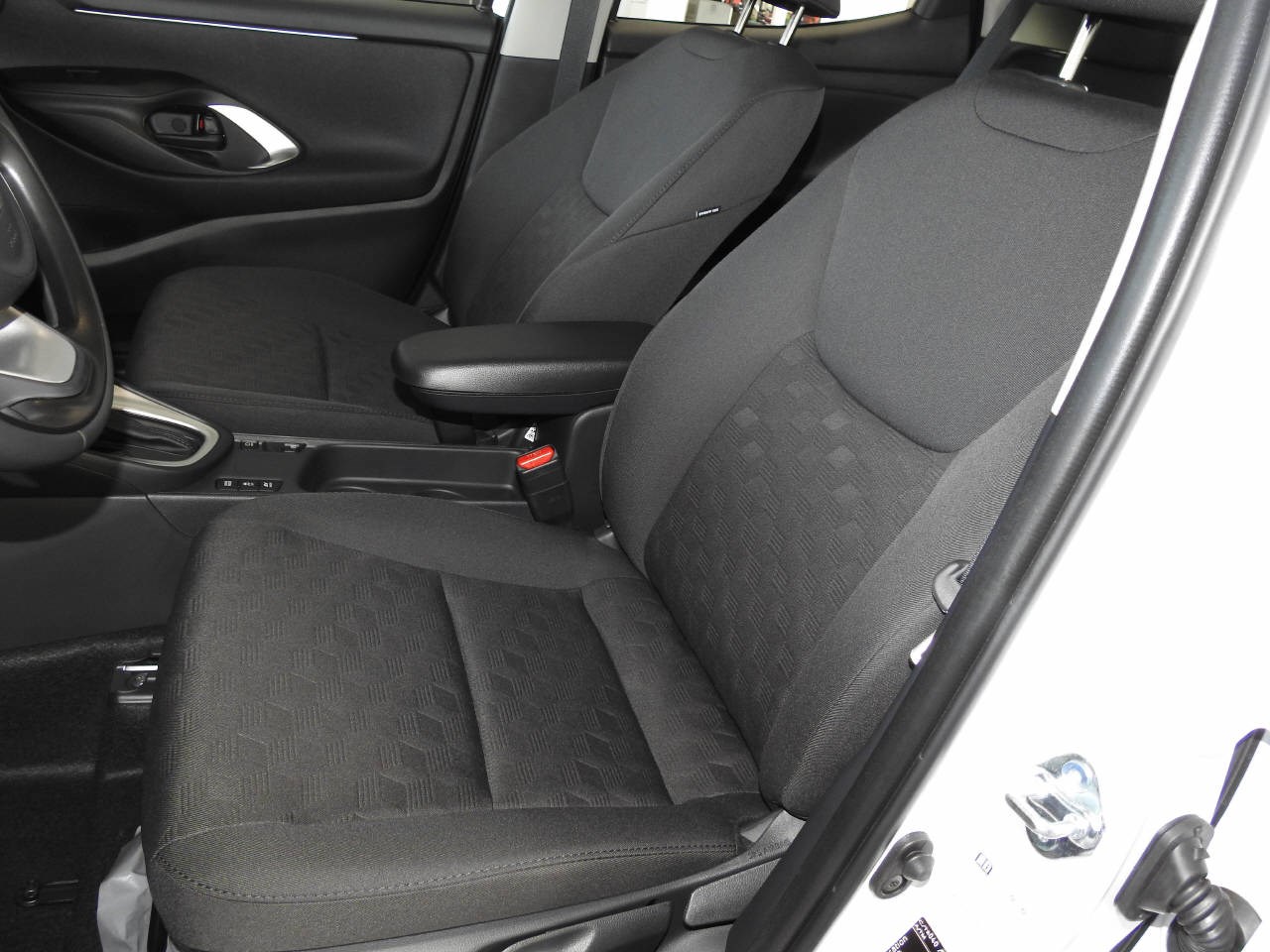 MAZDA 2 1.5 Hybrid Centre-Line-image-12