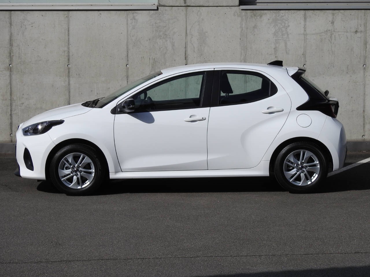 MAZDA 2 1.5 Hybrid Centre-Line-image-2
