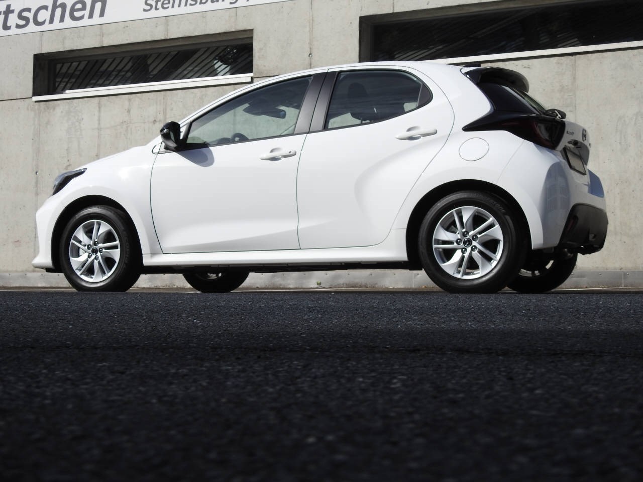 MAZDA 2 1.5 Hybrid Centre-Line-image-6