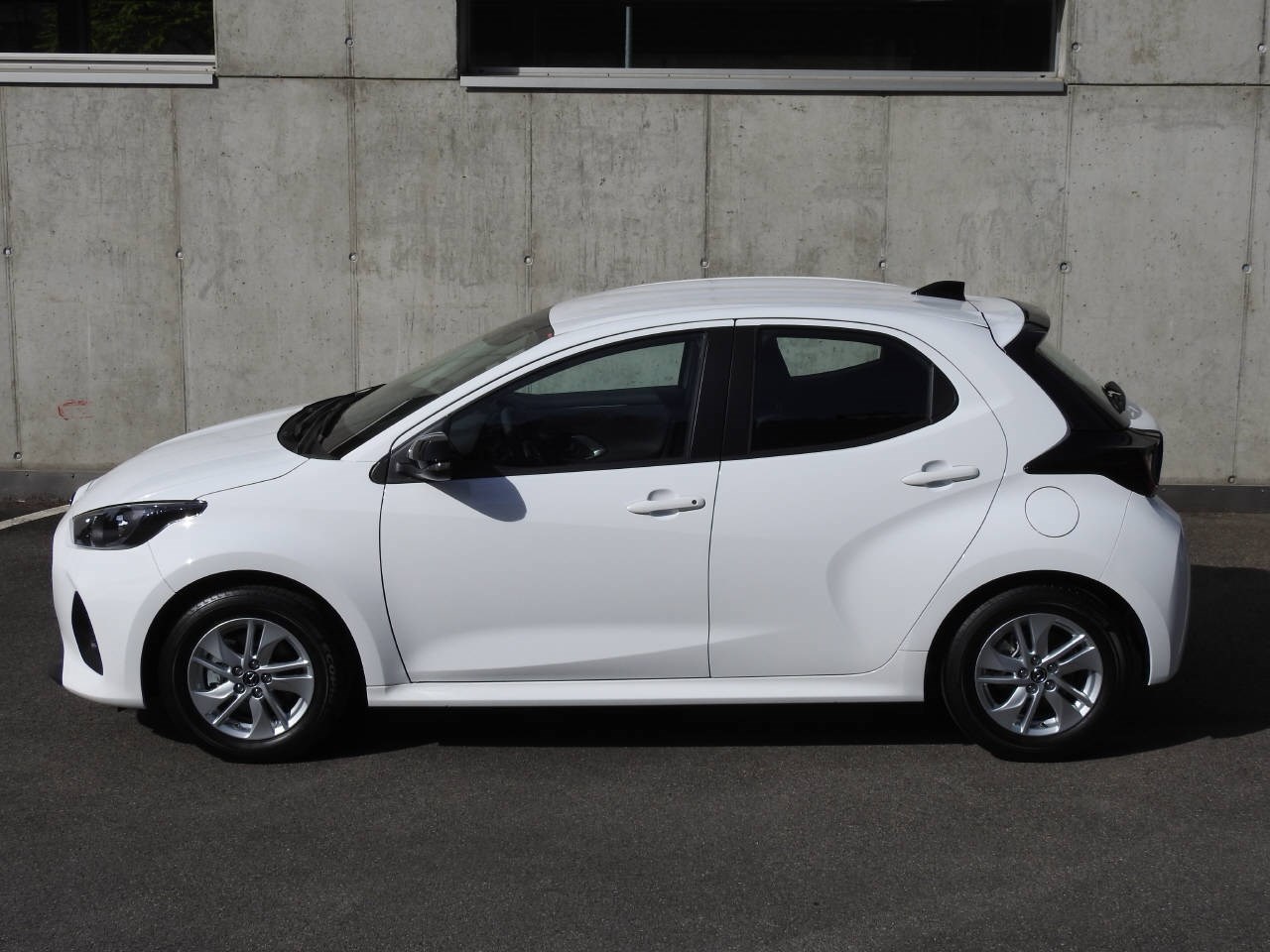MAZDA 2 1.5 Hybrid Centre-Line-image-7