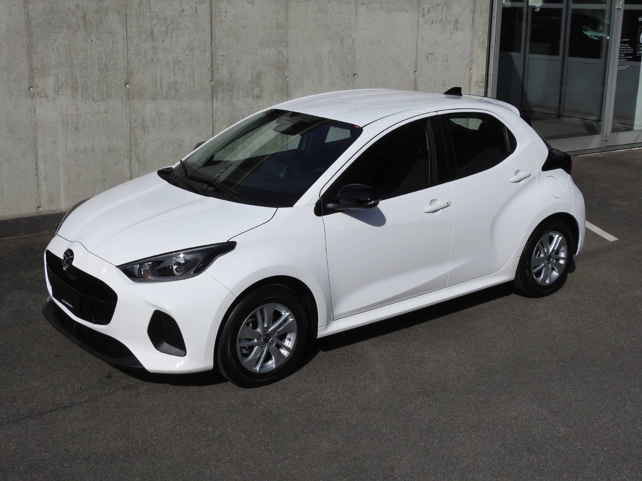 MAZDA 2 1.5 Hybrid Centre-Line-image-8