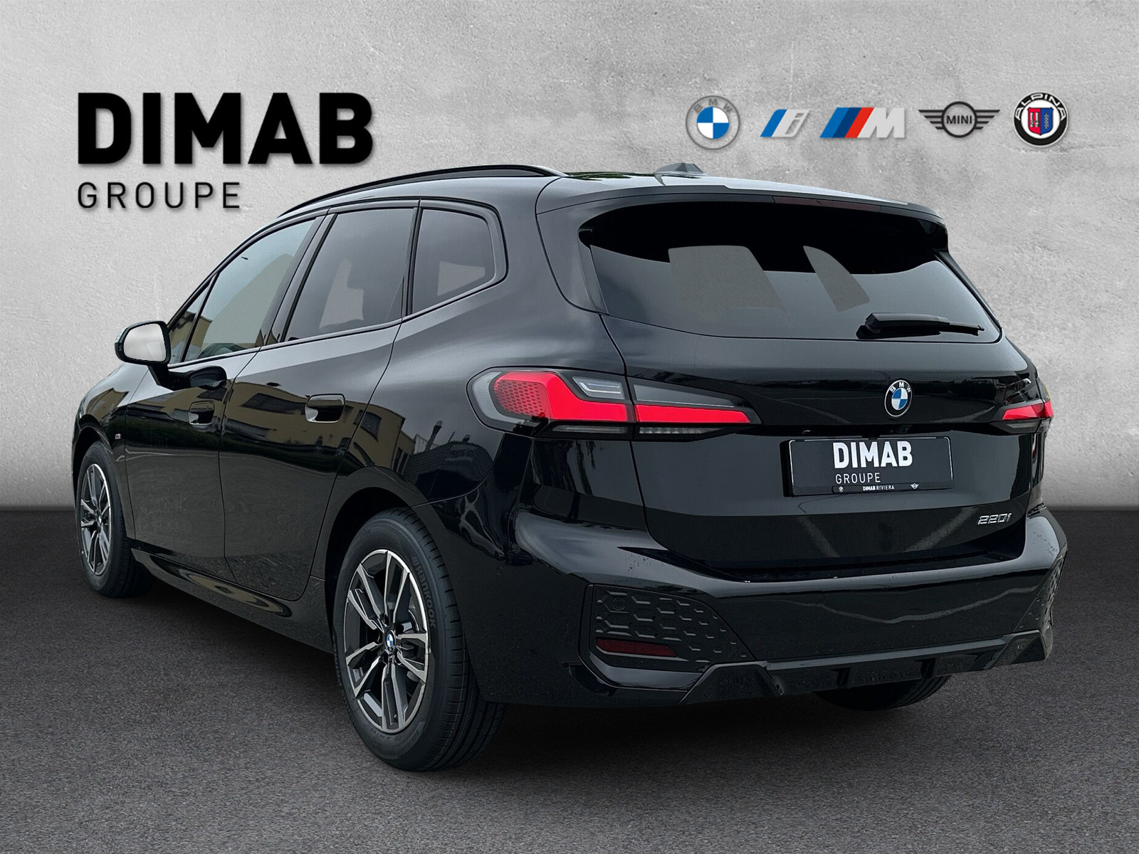 BMW 220i Active Tourer M Sport DKG-showroom-element-2