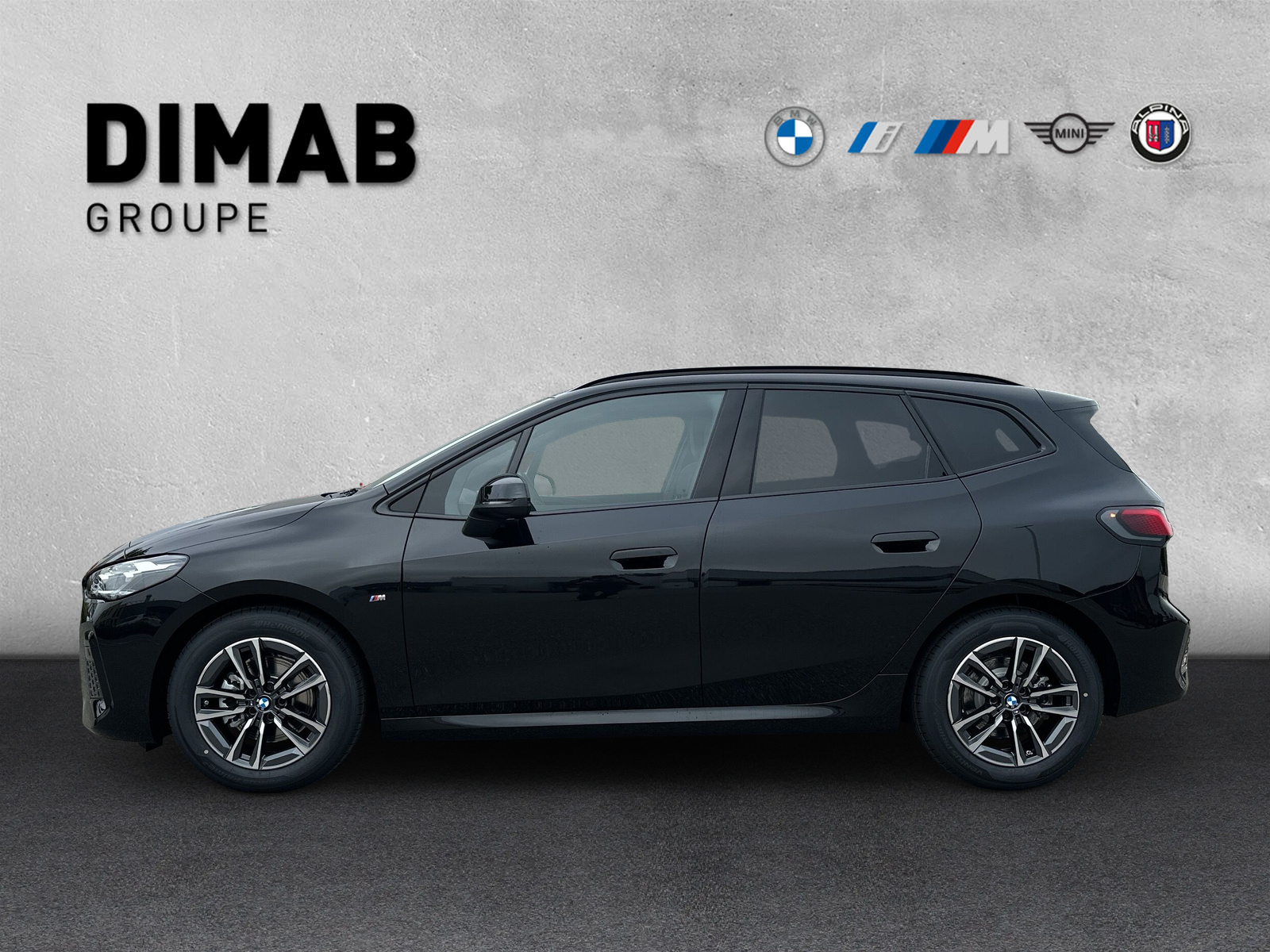 BMW 220i Active Tourer M Sport DKG-showroom-element-1